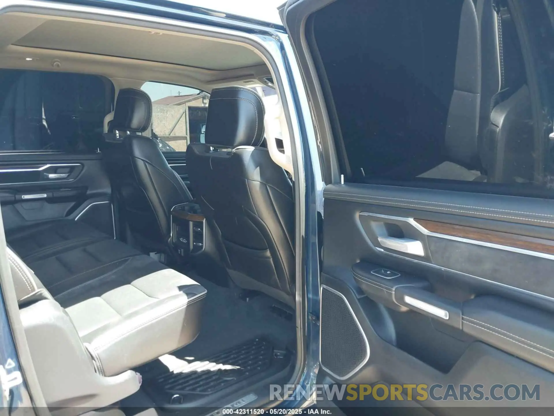 8 Photograph of a damaged car 1C6SRFJT0MN507930 RAM 1500 2021