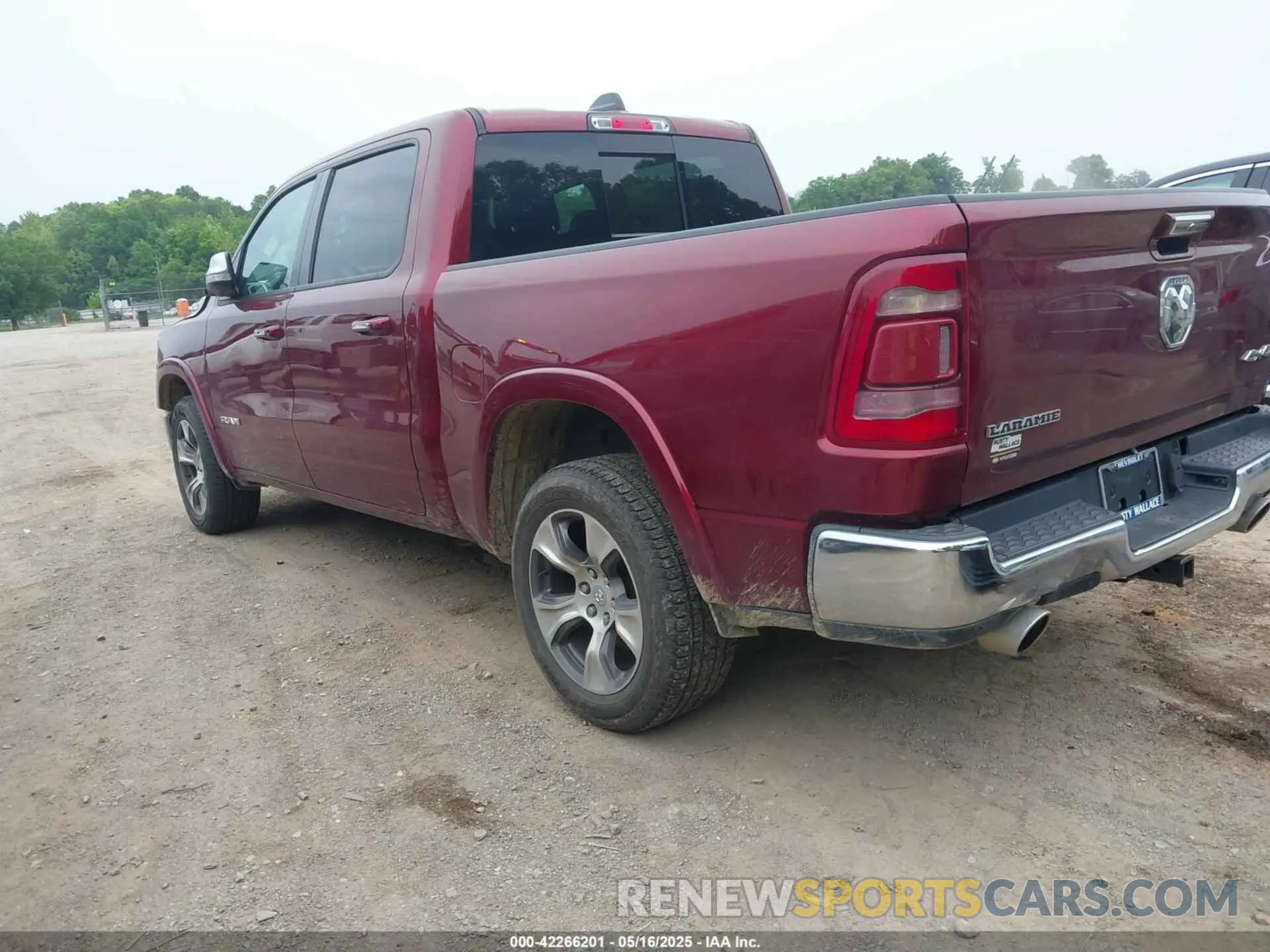 3 Photograph of a damaged car 1C6SRFJT0MN784724 RAM 1500 2021