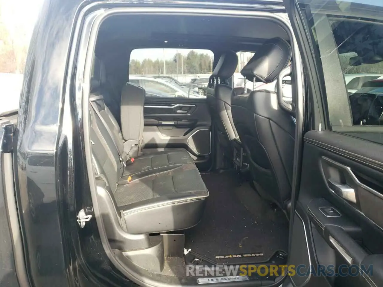 10 Photograph of a damaged car 1C6SRFJT1MN613061 RAM 1500 2021