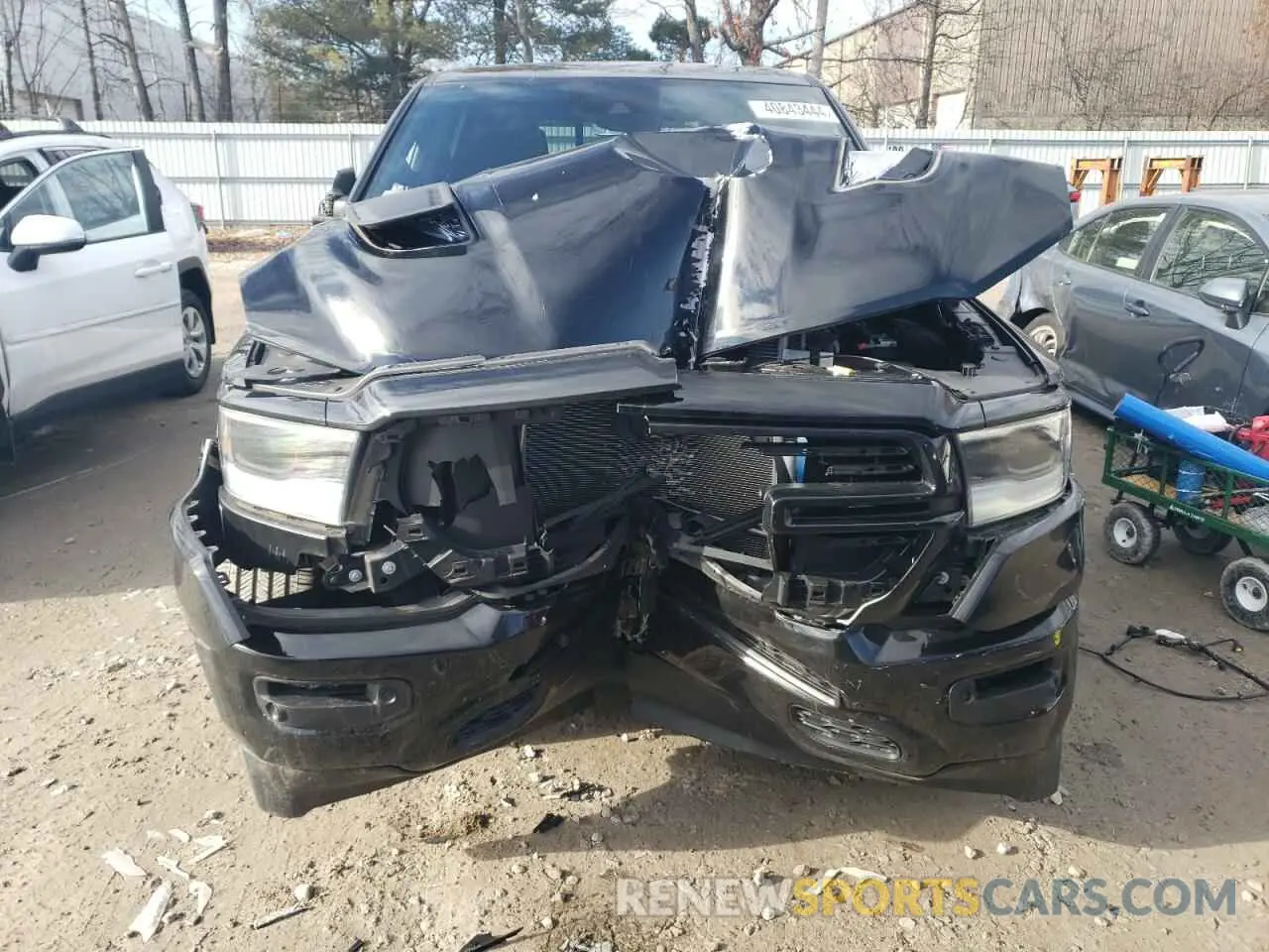 5 Photograph of a damaged car 1C6SRFJT1MN613061 RAM 1500 2021