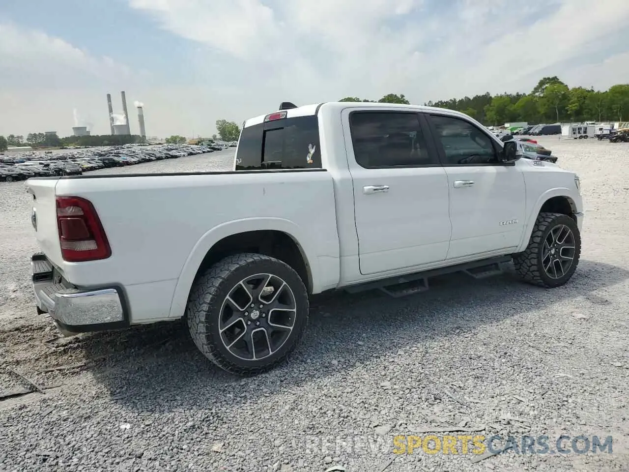 3 Photograph of a damaged car 1C6SRFJT1MN632614 RAM 1500 2021