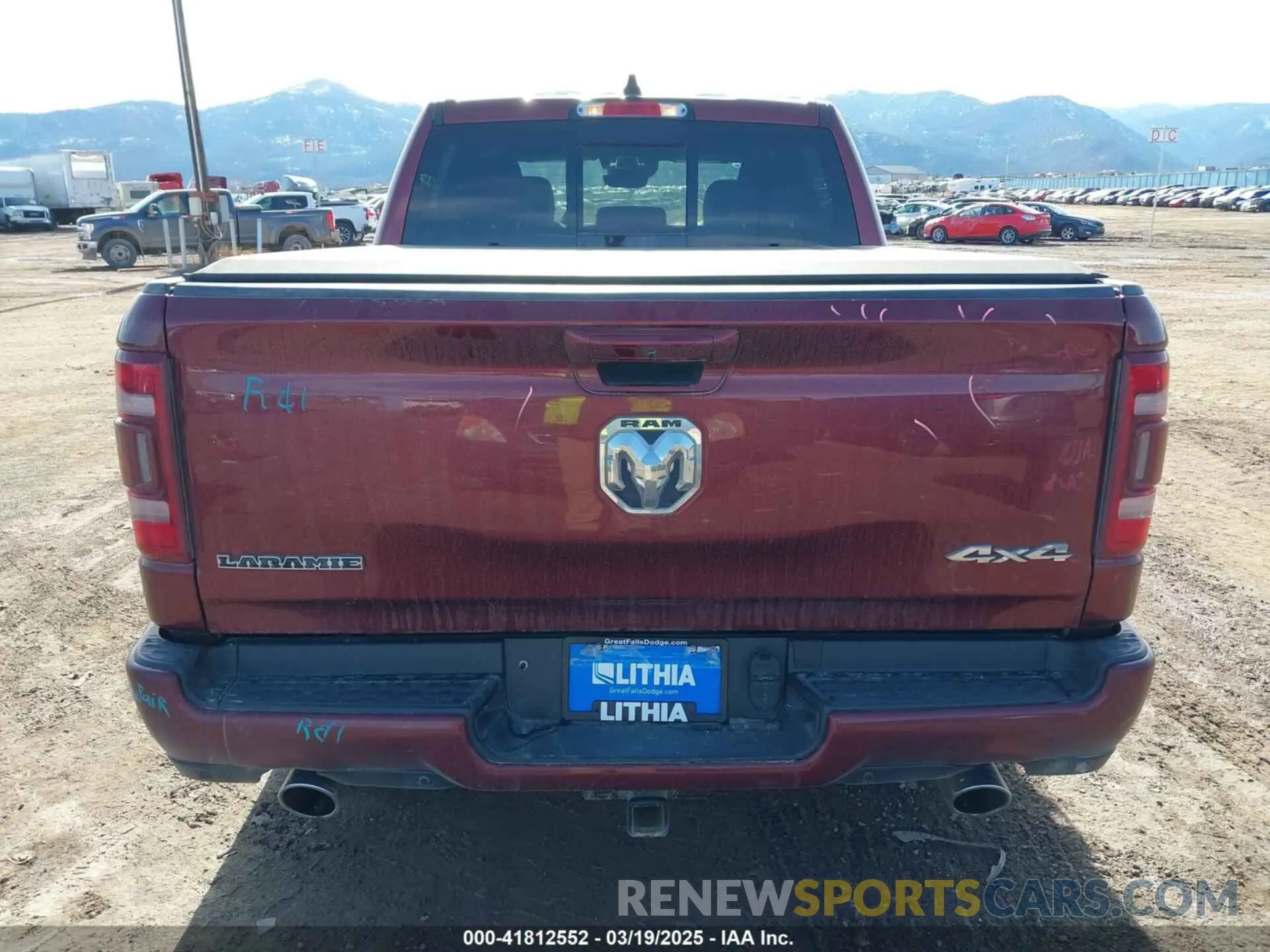 17 Photograph of a damaged car 1C6SRFJT2MN525409 RAM 1500 2021