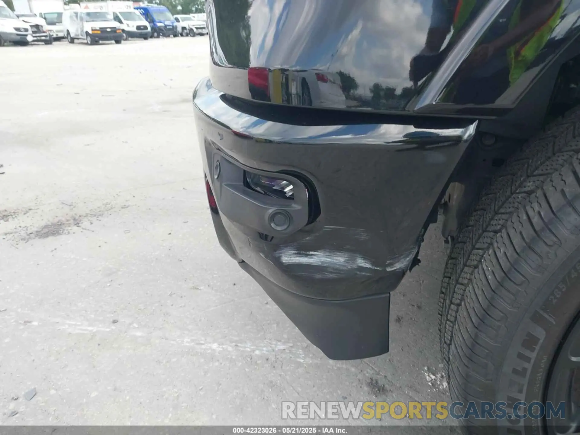 21 Photograph of a damaged car 1C6SRFJT3MN520395 RAM 1500 2021