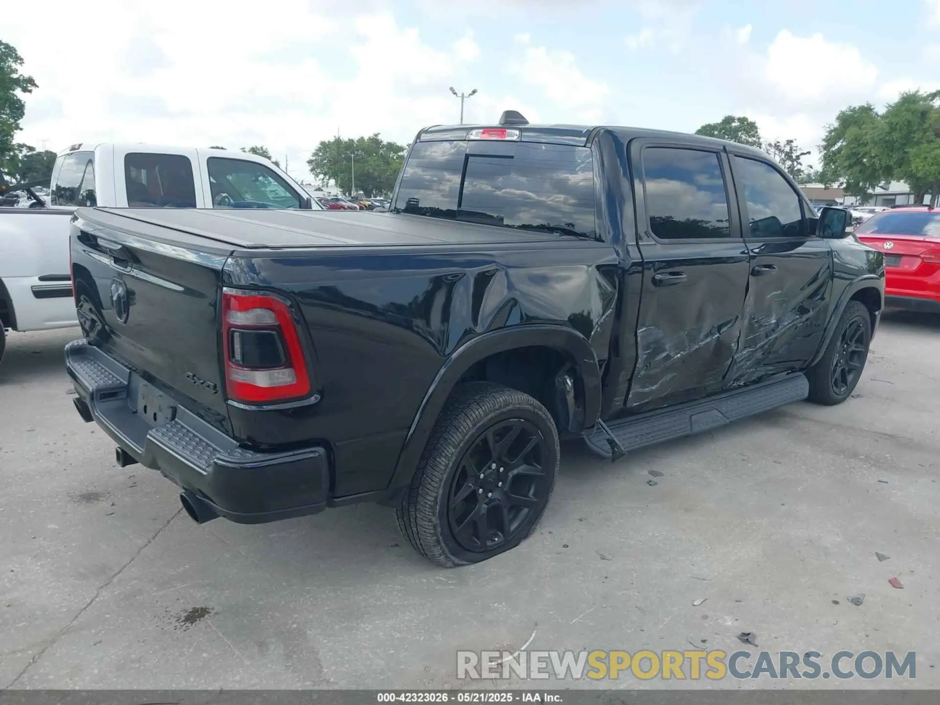 4 Photograph of a damaged car 1C6SRFJT3MN520395 RAM 1500 2021