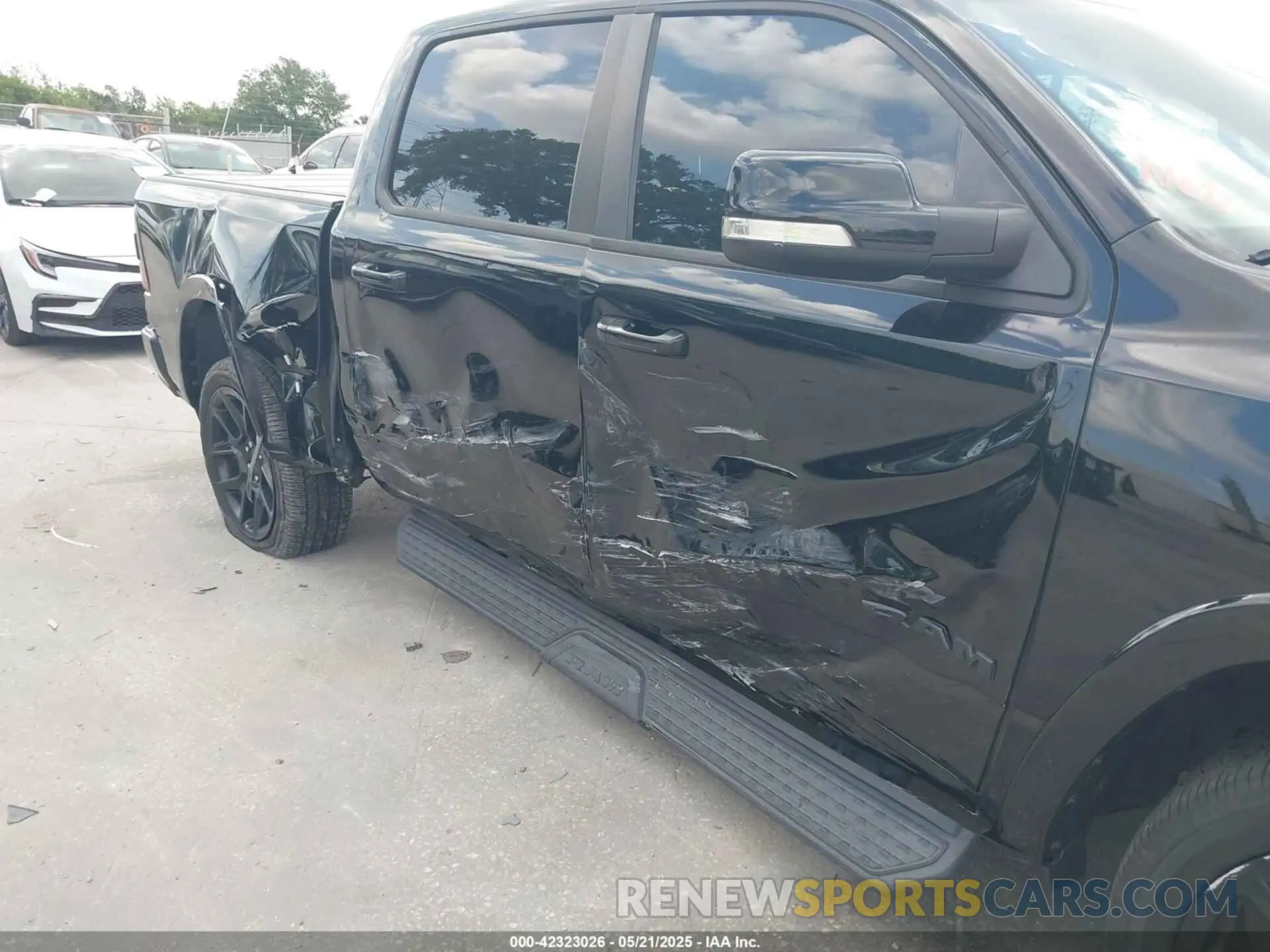 6 Photograph of a damaged car 1C6SRFJT3MN520395 RAM 1500 2021