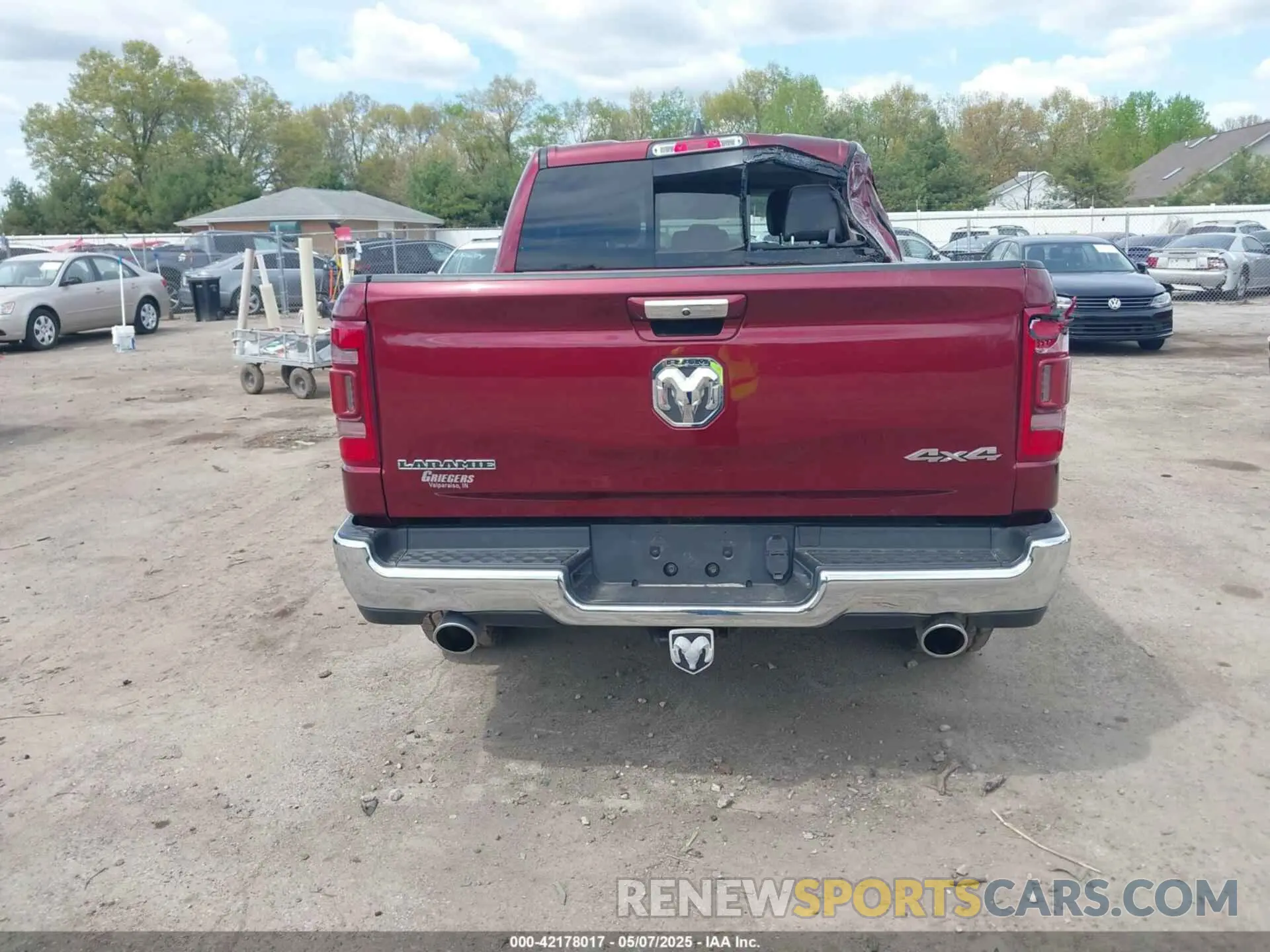 16 Photograph of a damaged car 1C6SRFJT4MN557942 RAM 1500 2021