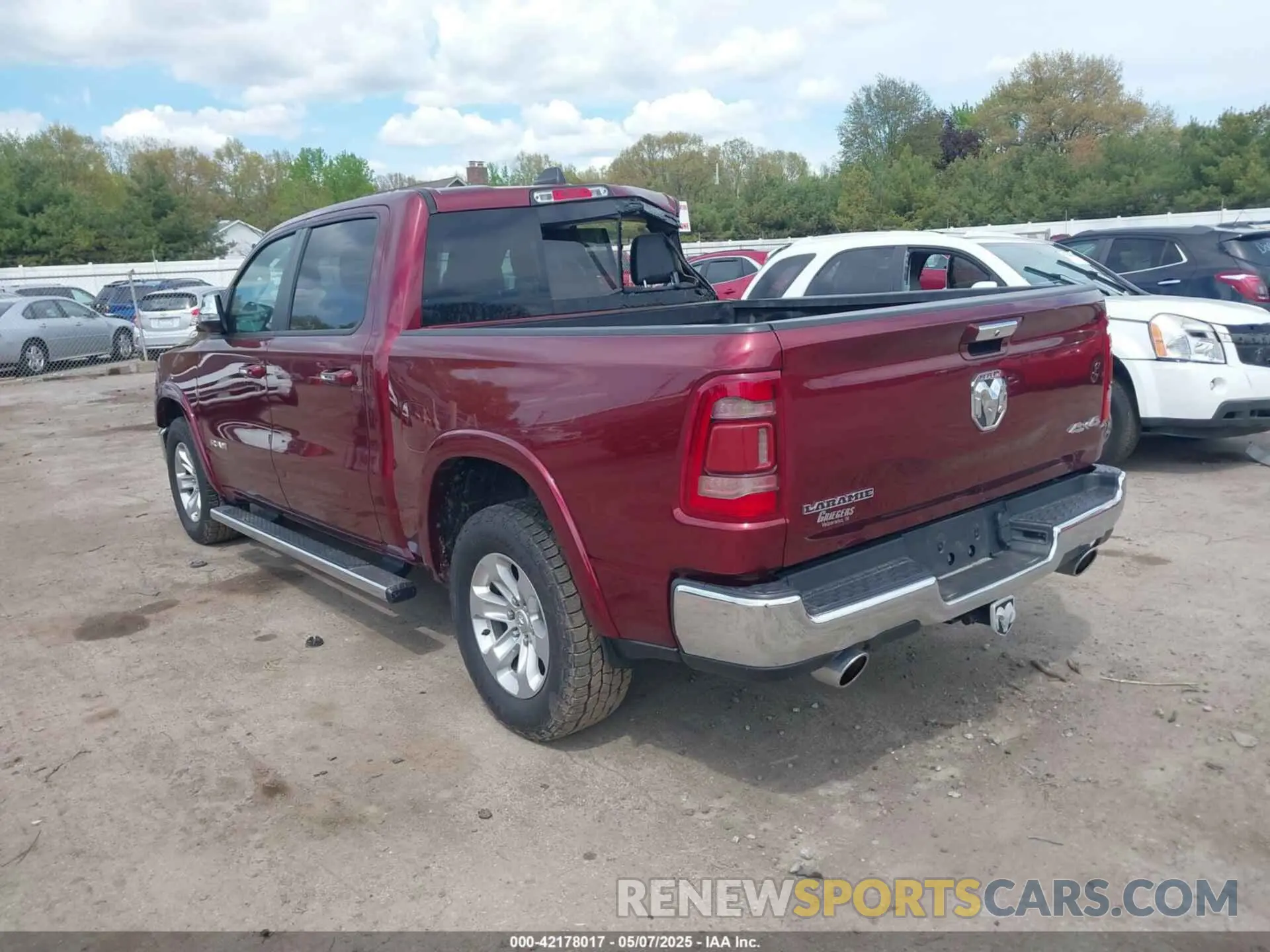 3 Photograph of a damaged car 1C6SRFJT4MN557942 RAM 1500 2021