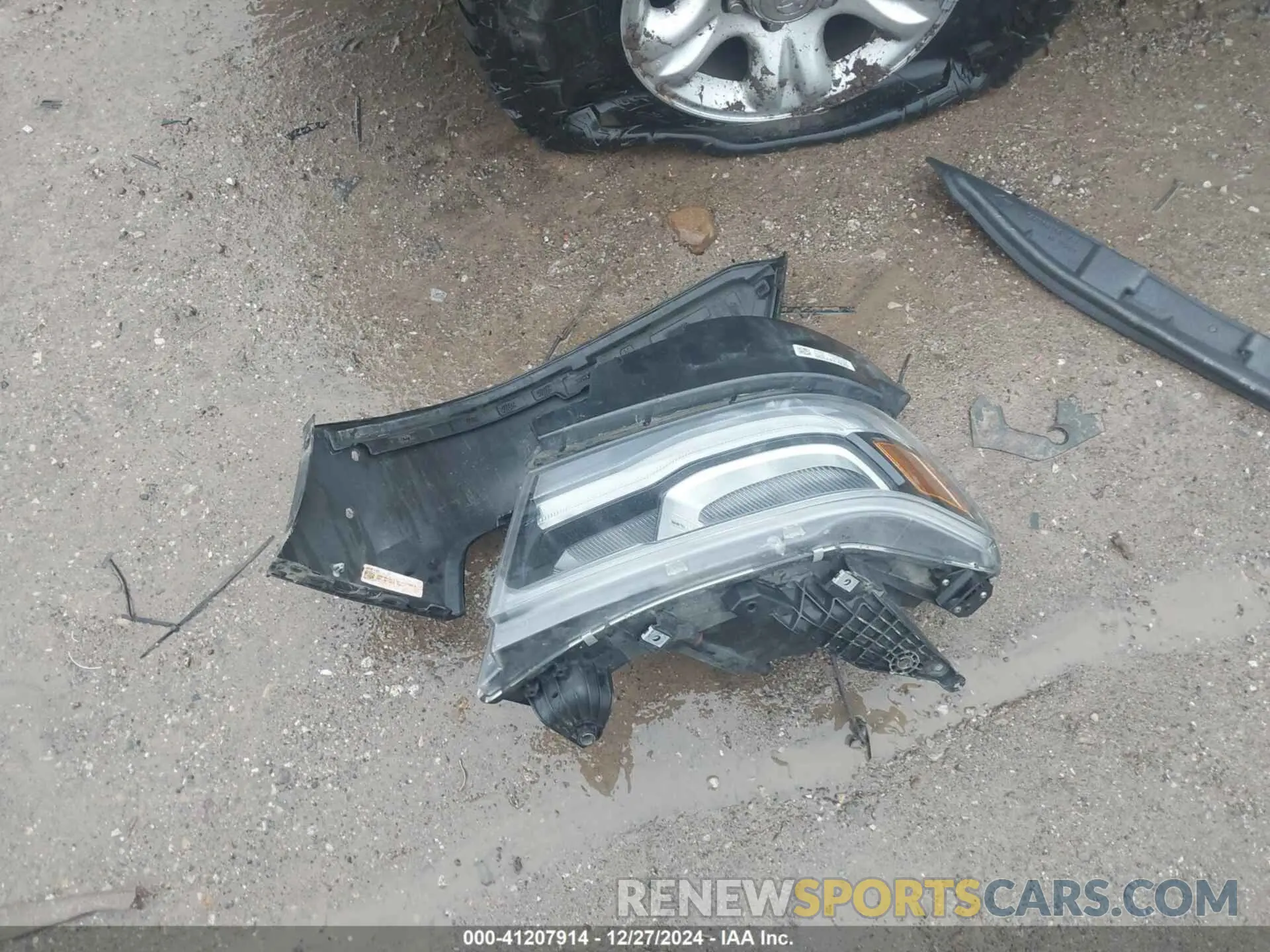 12 Photograph of a damaged car 1C6SRFJT6MN580803 RAM 1500 2021