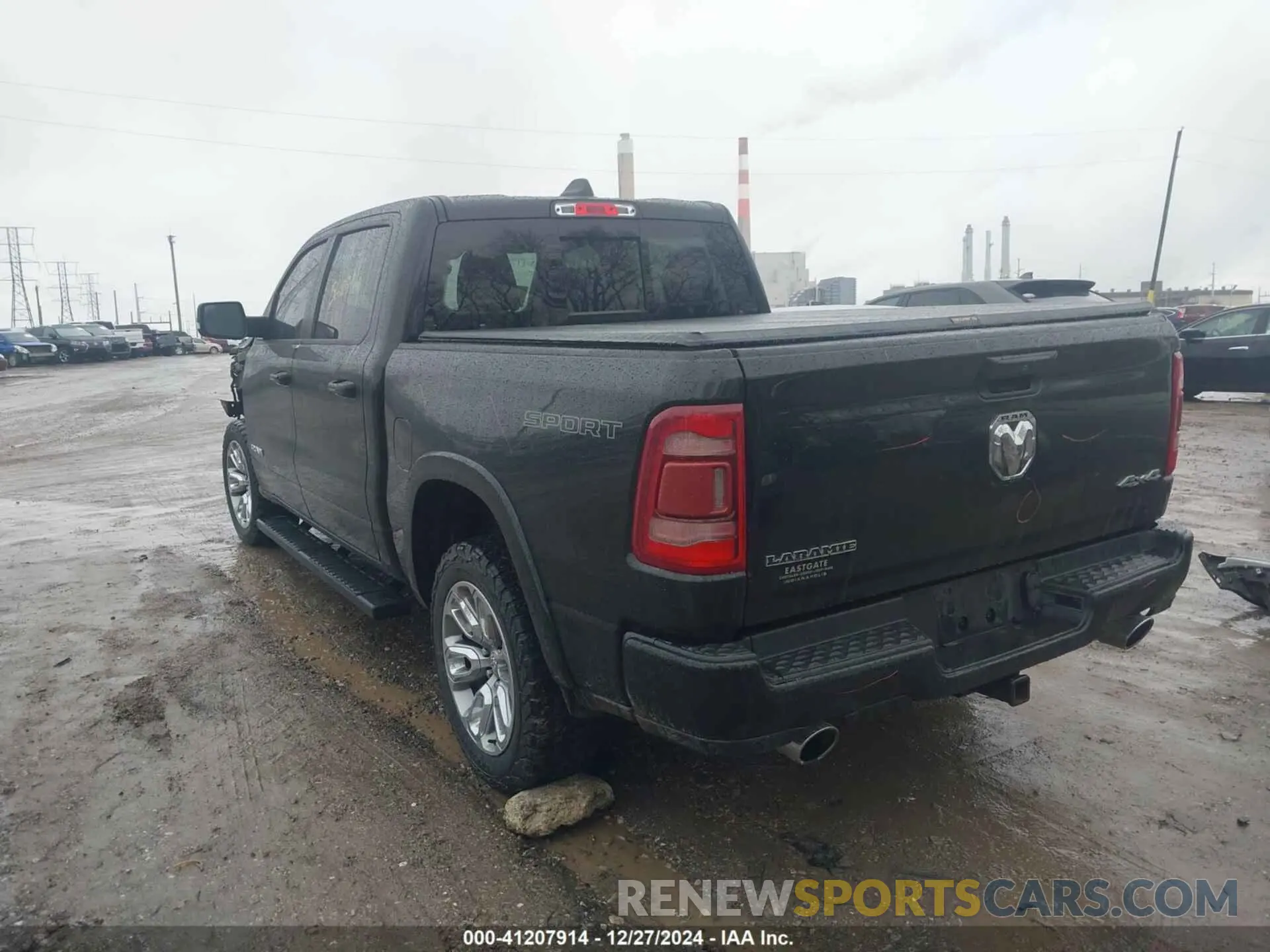 3 Photograph of a damaged car 1C6SRFJT6MN580803 RAM 1500 2021