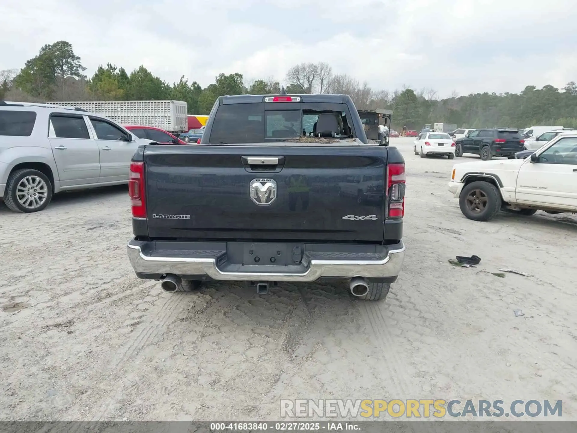 16 Photograph of a damaged car 1C6SRFJT6MN666399 RAM 1500 2021