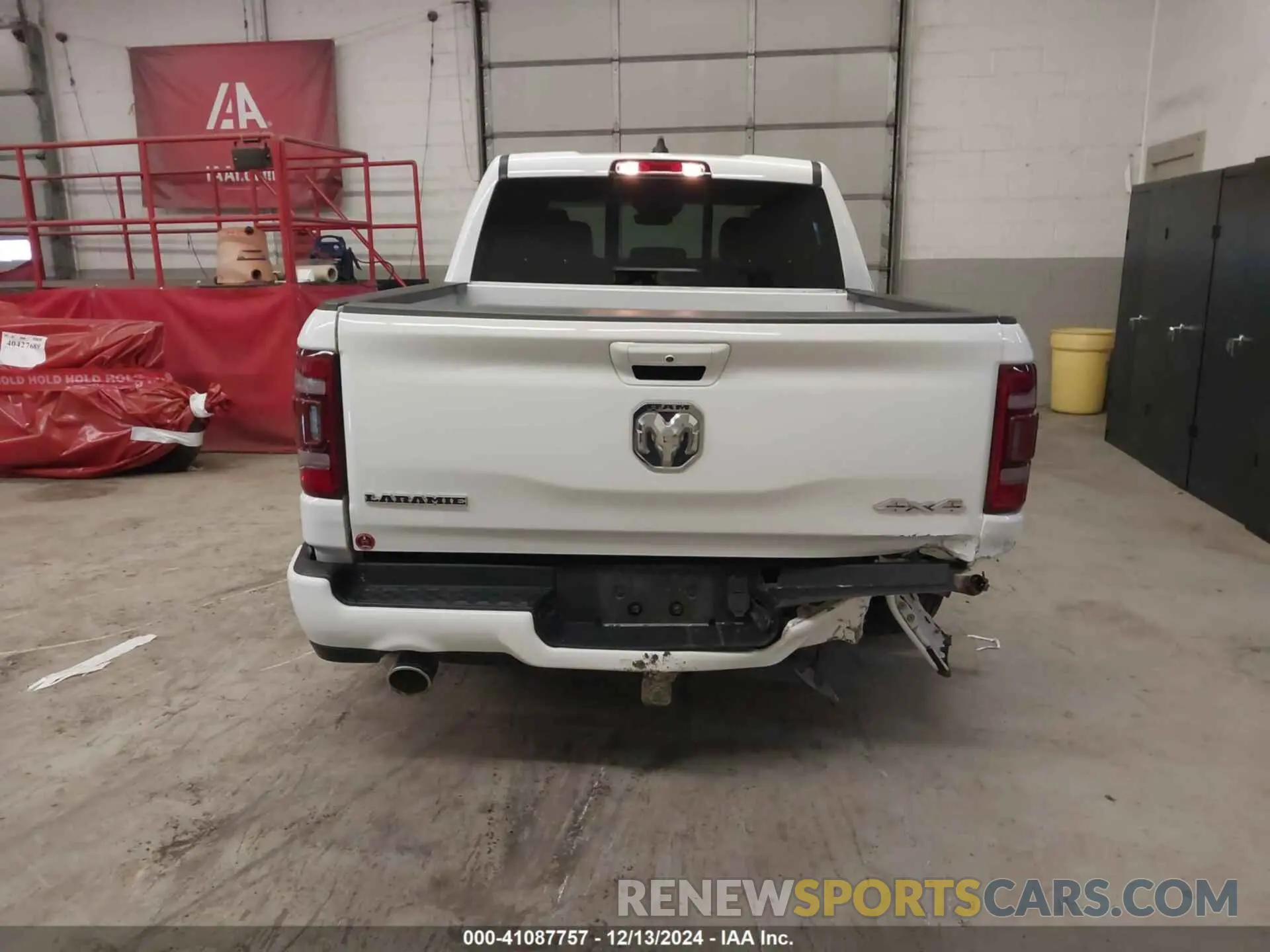 16 Photograph of a damaged car 1C6SRFJT6MN671456 RAM 1500 2021