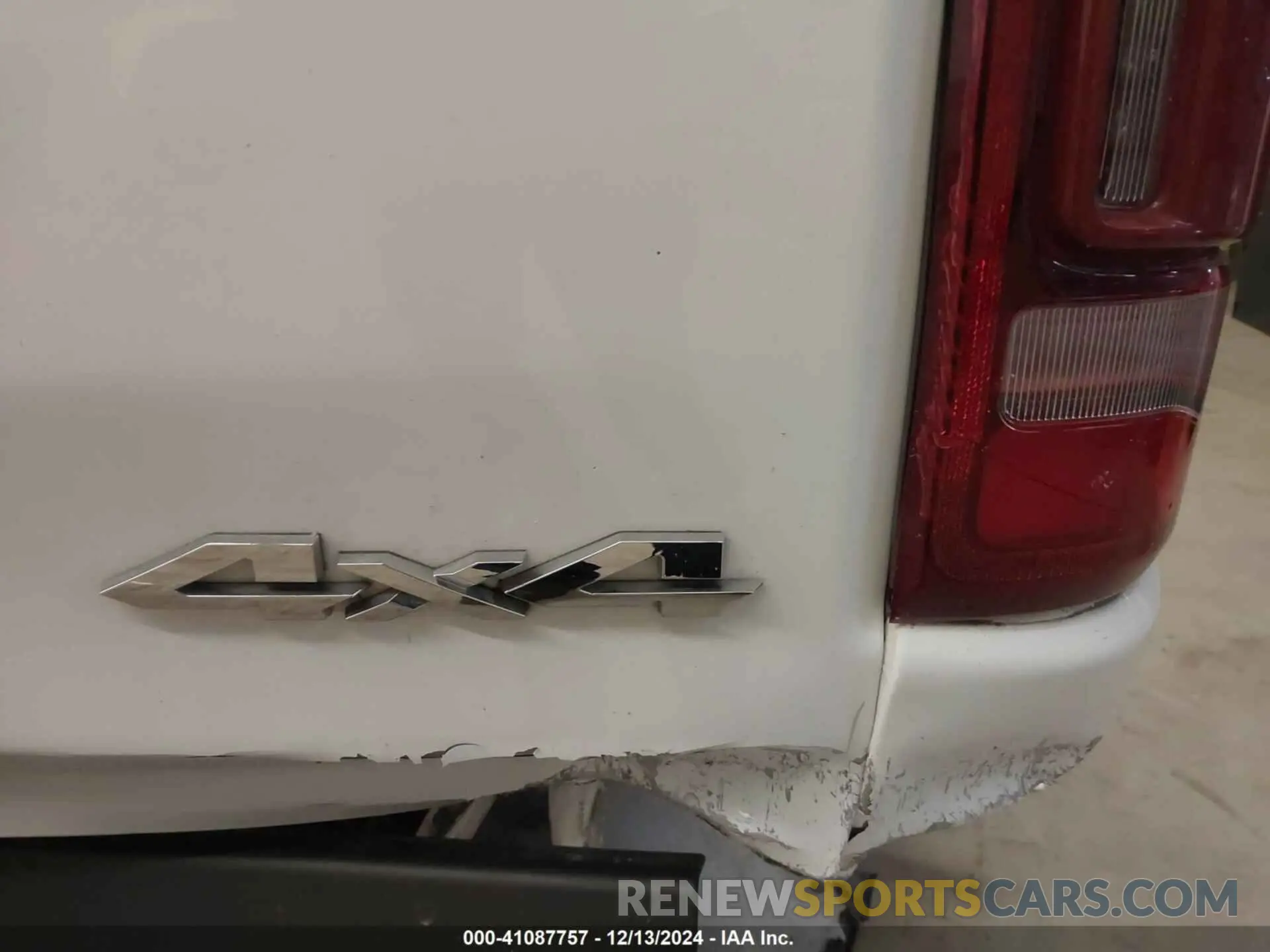 18 Photograph of a damaged car 1C6SRFJT6MN671456 RAM 1500 2021