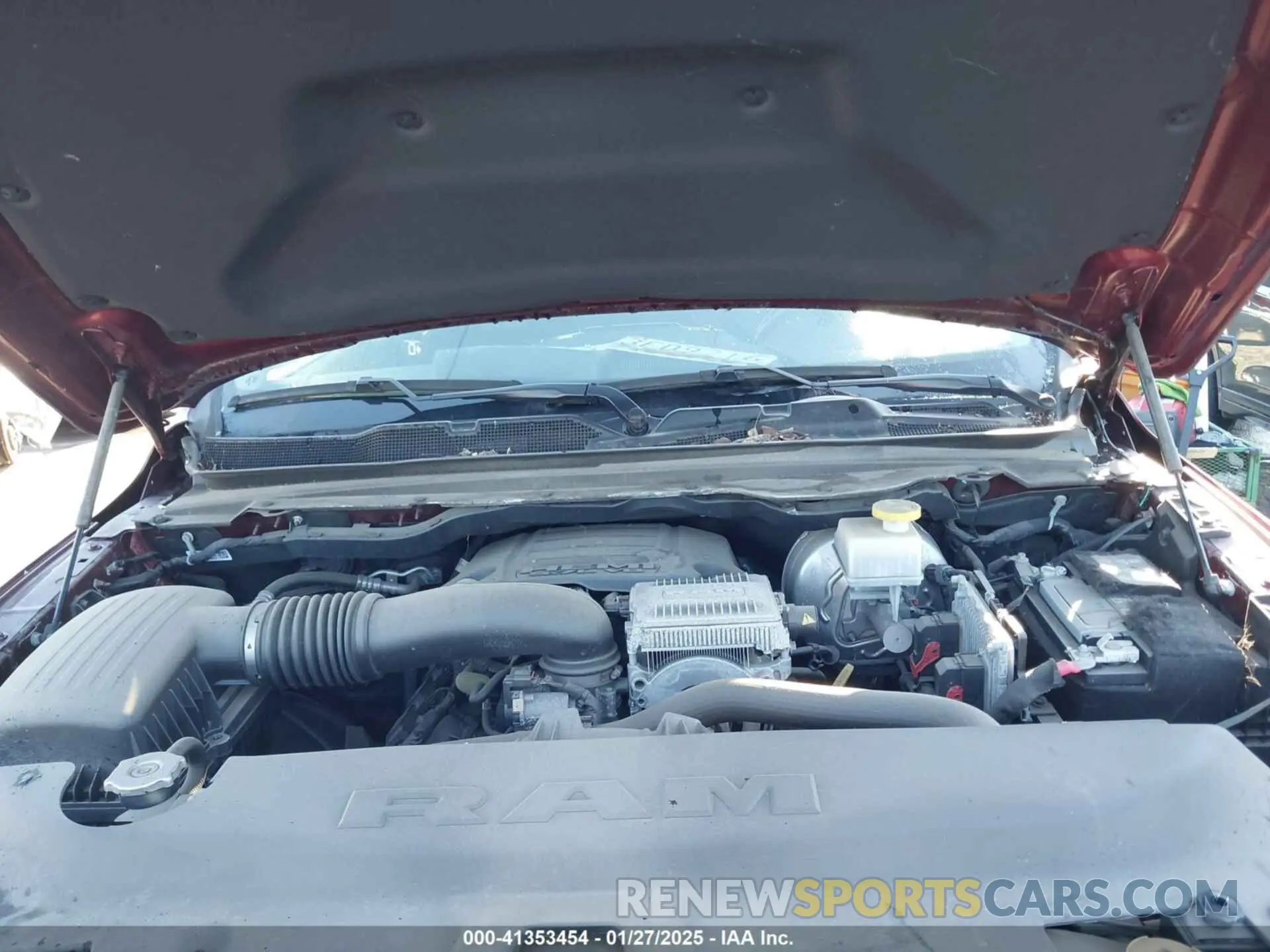 10 Photograph of a damaged car 1C6SRFJT8MN773616 RAM 1500 2021