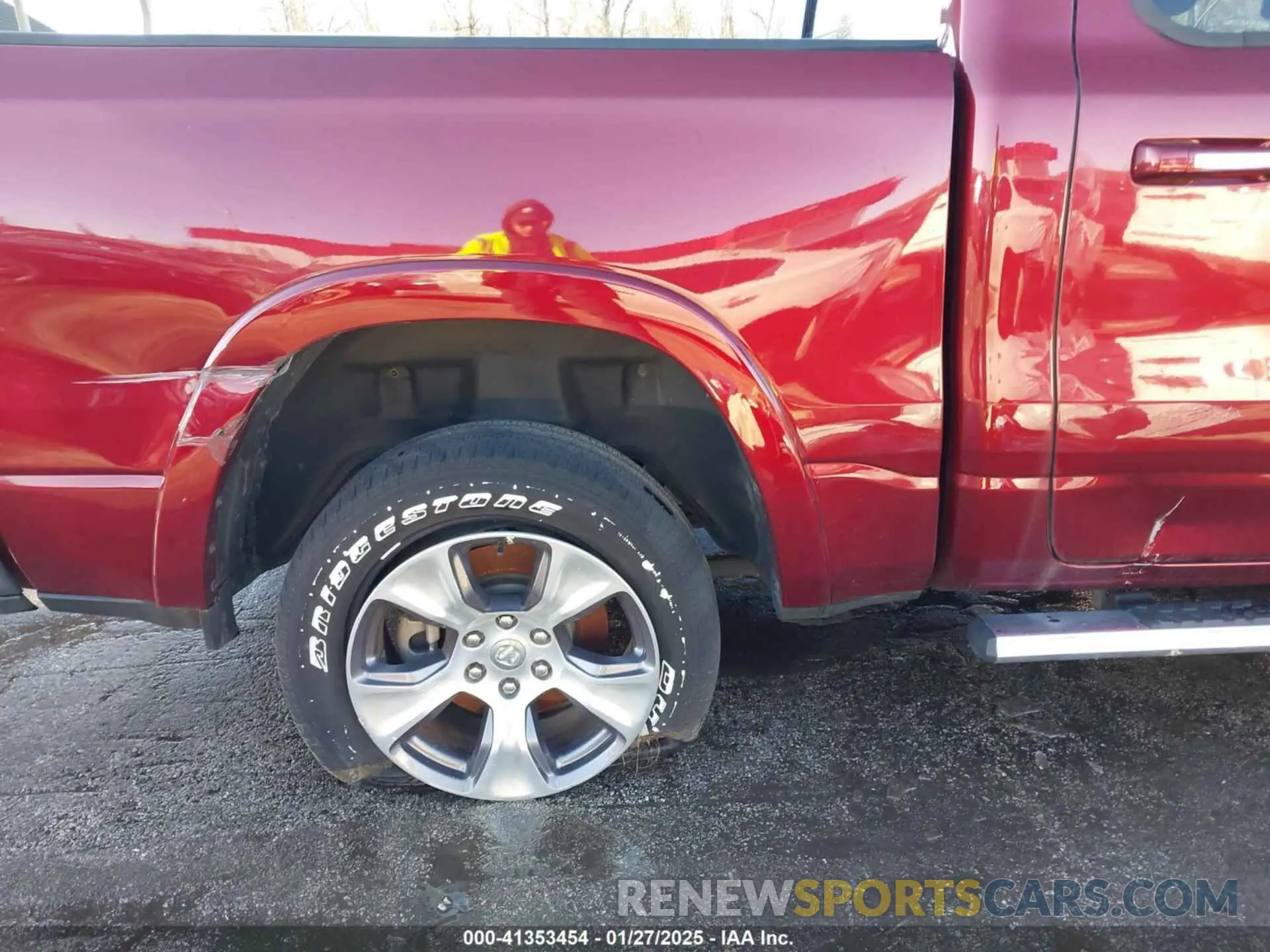 6 Photograph of a damaged car 1C6SRFJT8MN773616 RAM 1500 2021