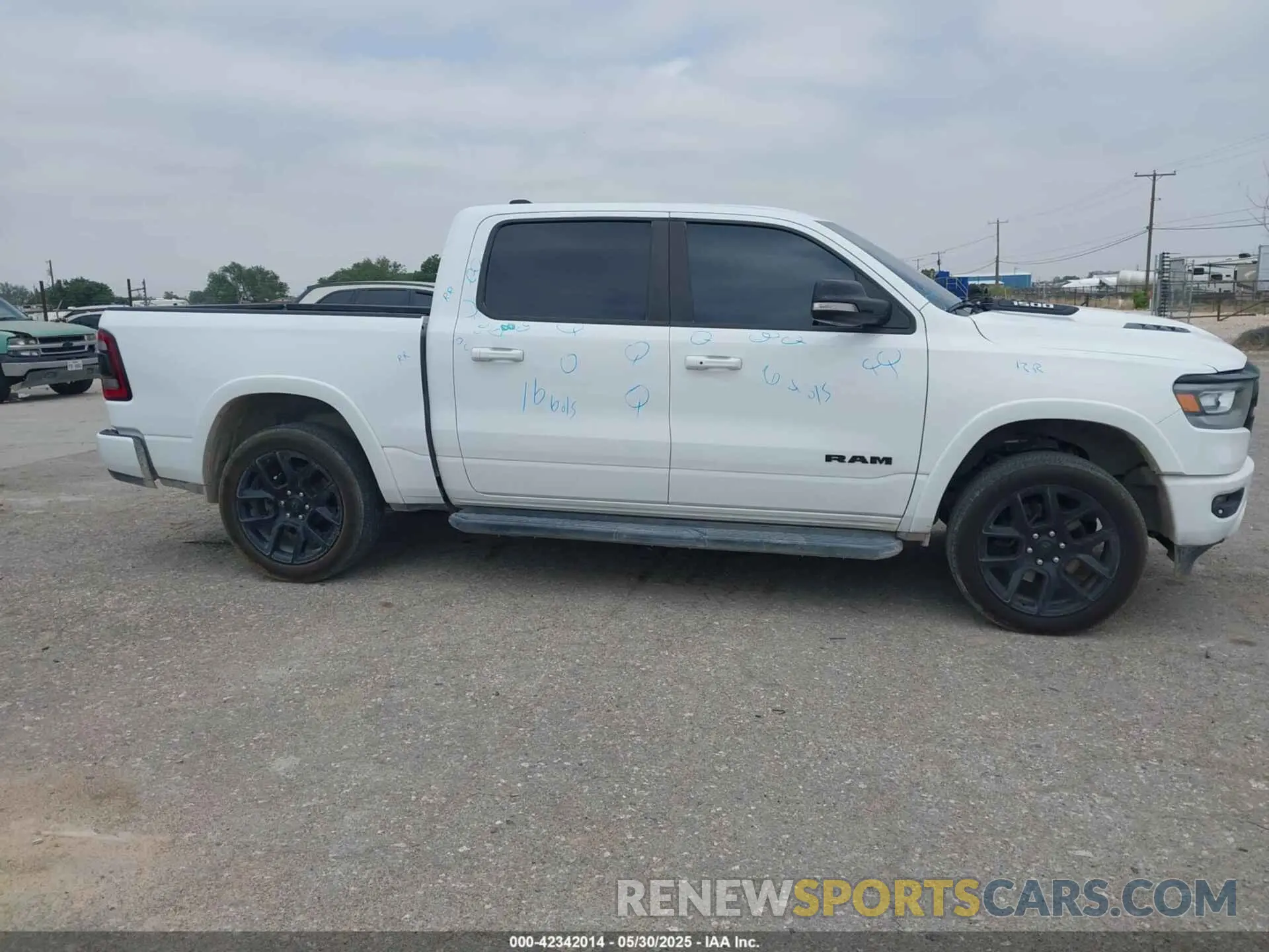 13 Photograph of a damaged car 1C6SRFJT9MN517369 RAM 1500 2021