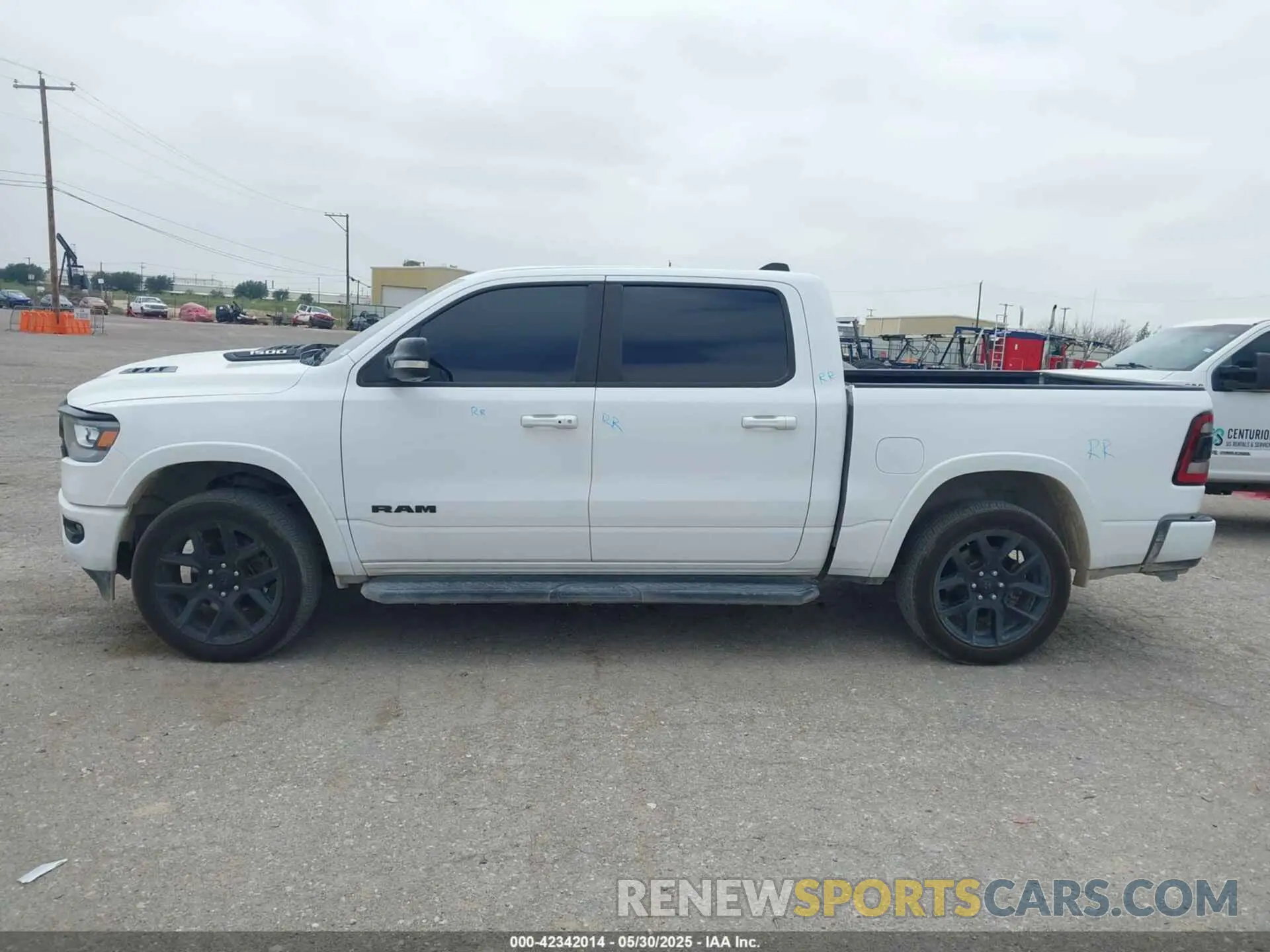 14 Photograph of a damaged car 1C6SRFJT9MN517369 RAM 1500 2021