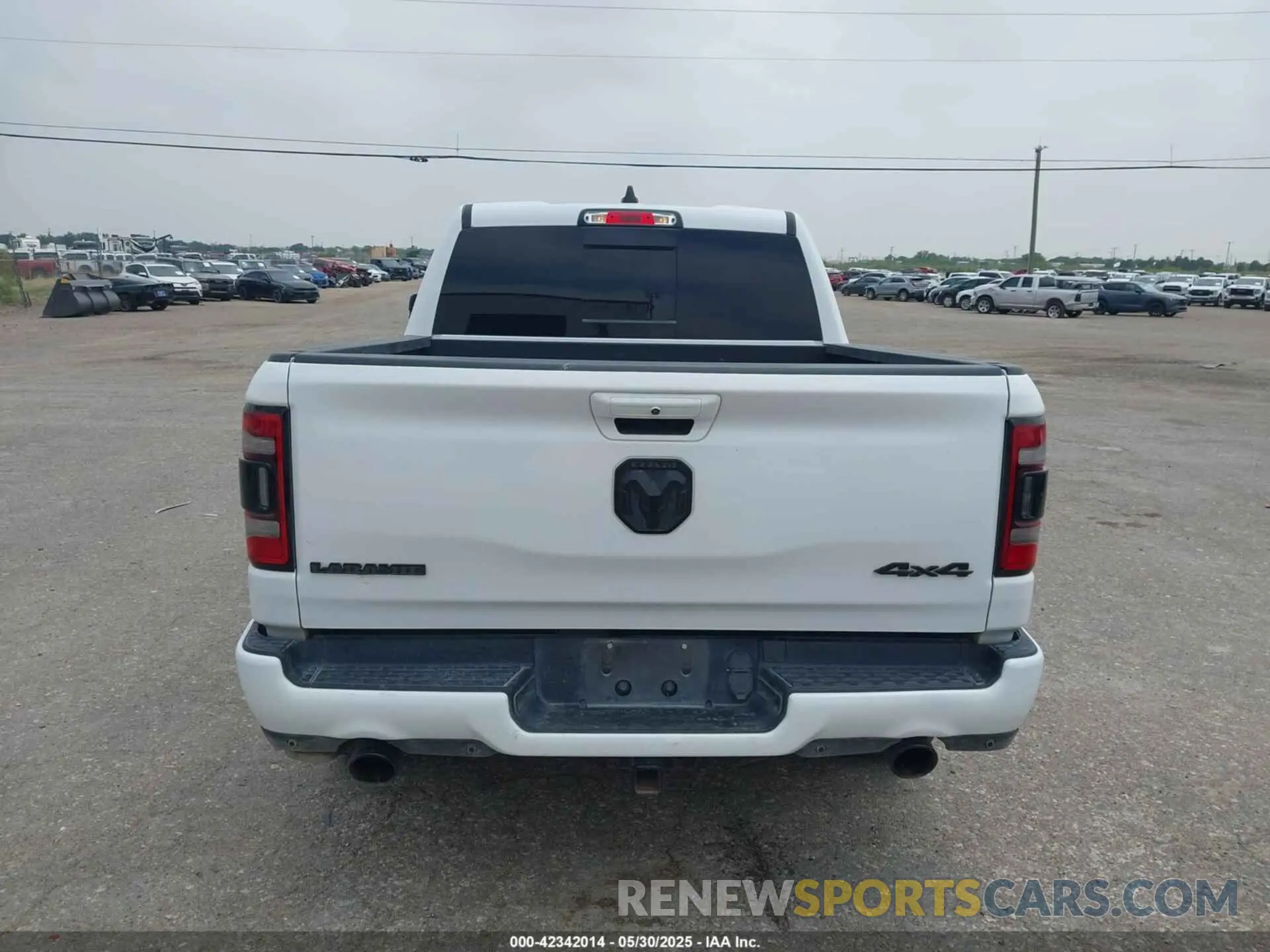 16 Photograph of a damaged car 1C6SRFJT9MN517369 RAM 1500 2021