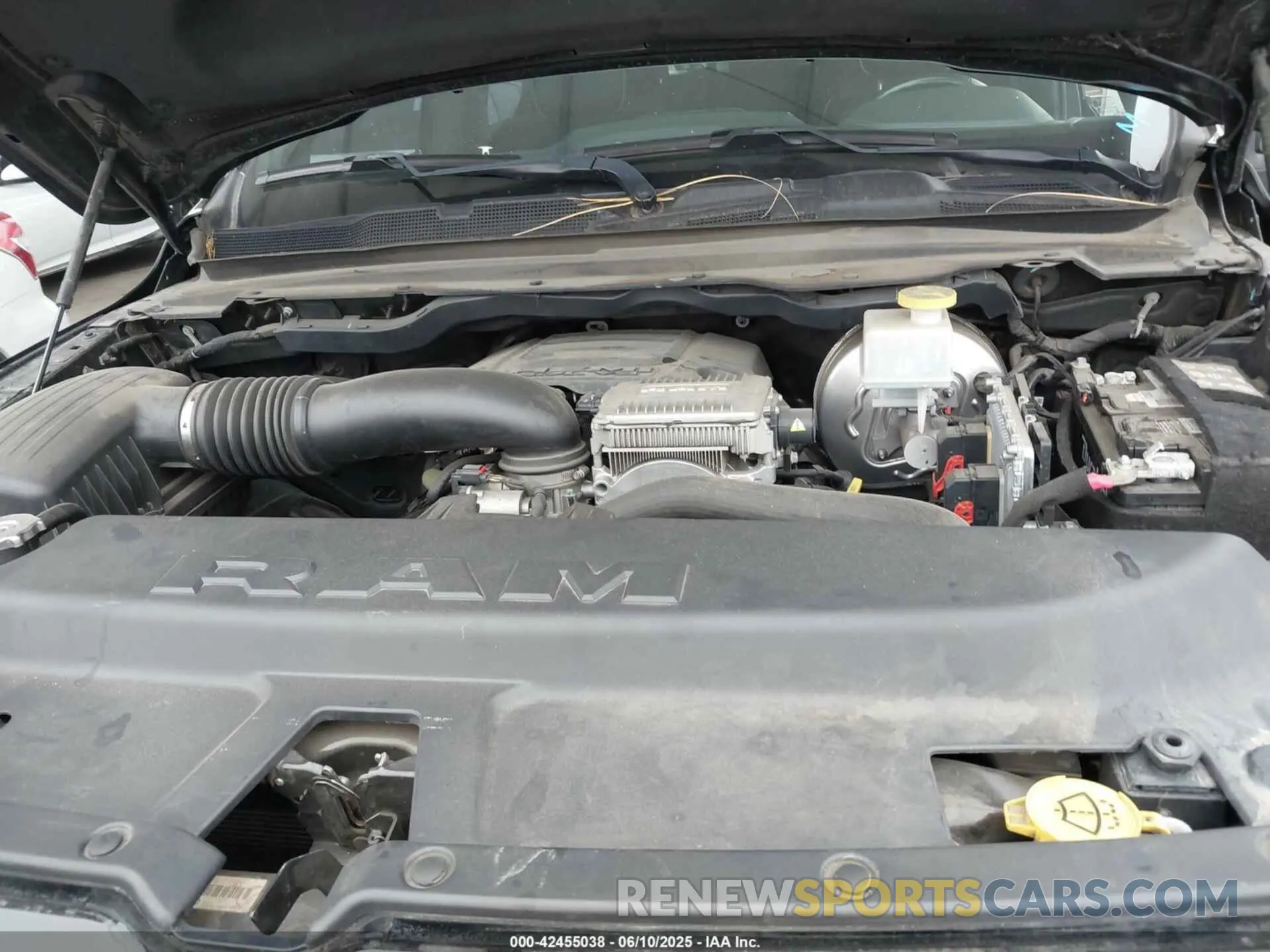 10 Photograph of a damaged car 1C6SRFJT9MN542322 RAM 1500 2021