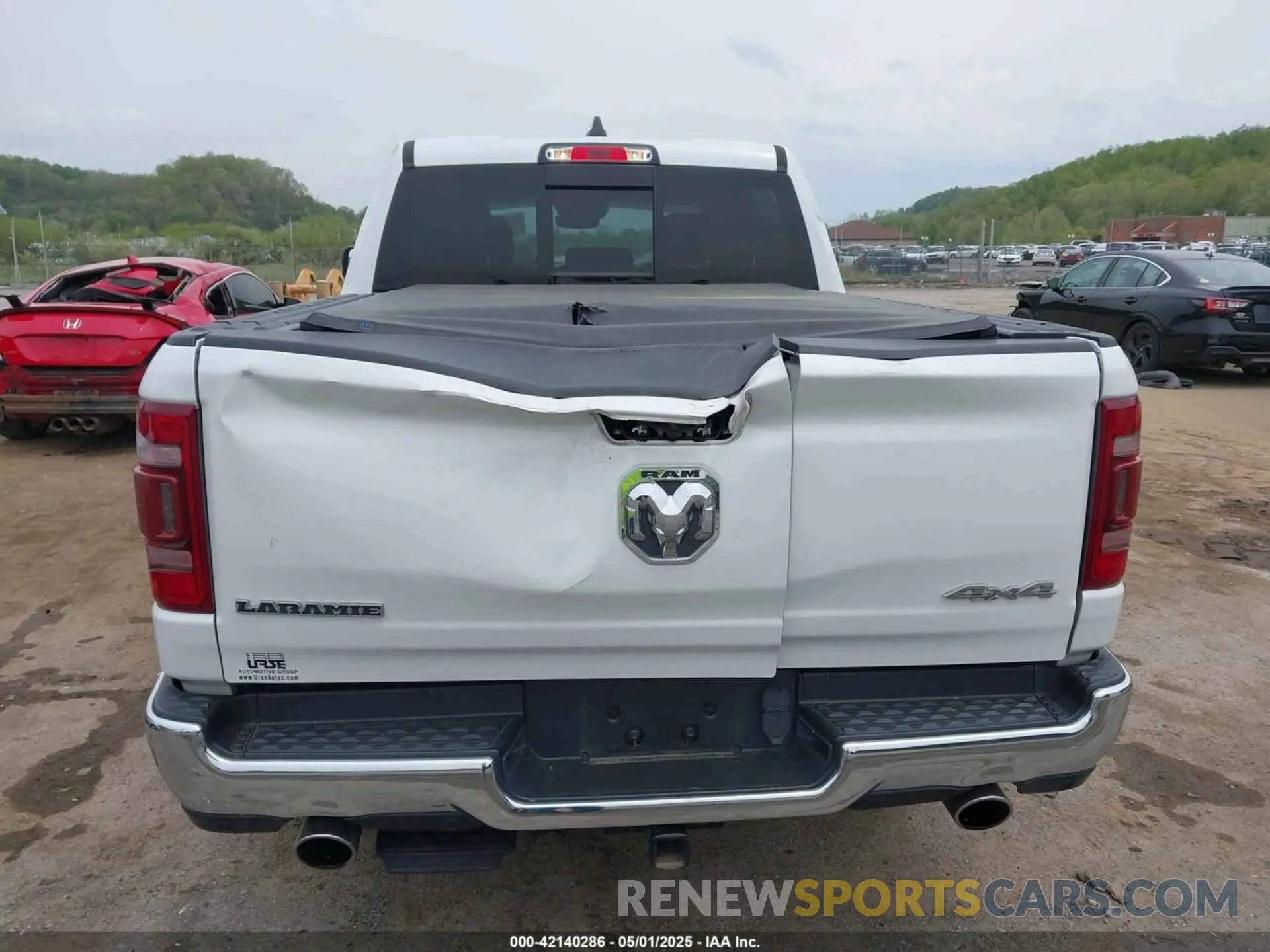 17 Photograph of a damaged car 1C6SRFJT9MN576017 RAM 1500 2021