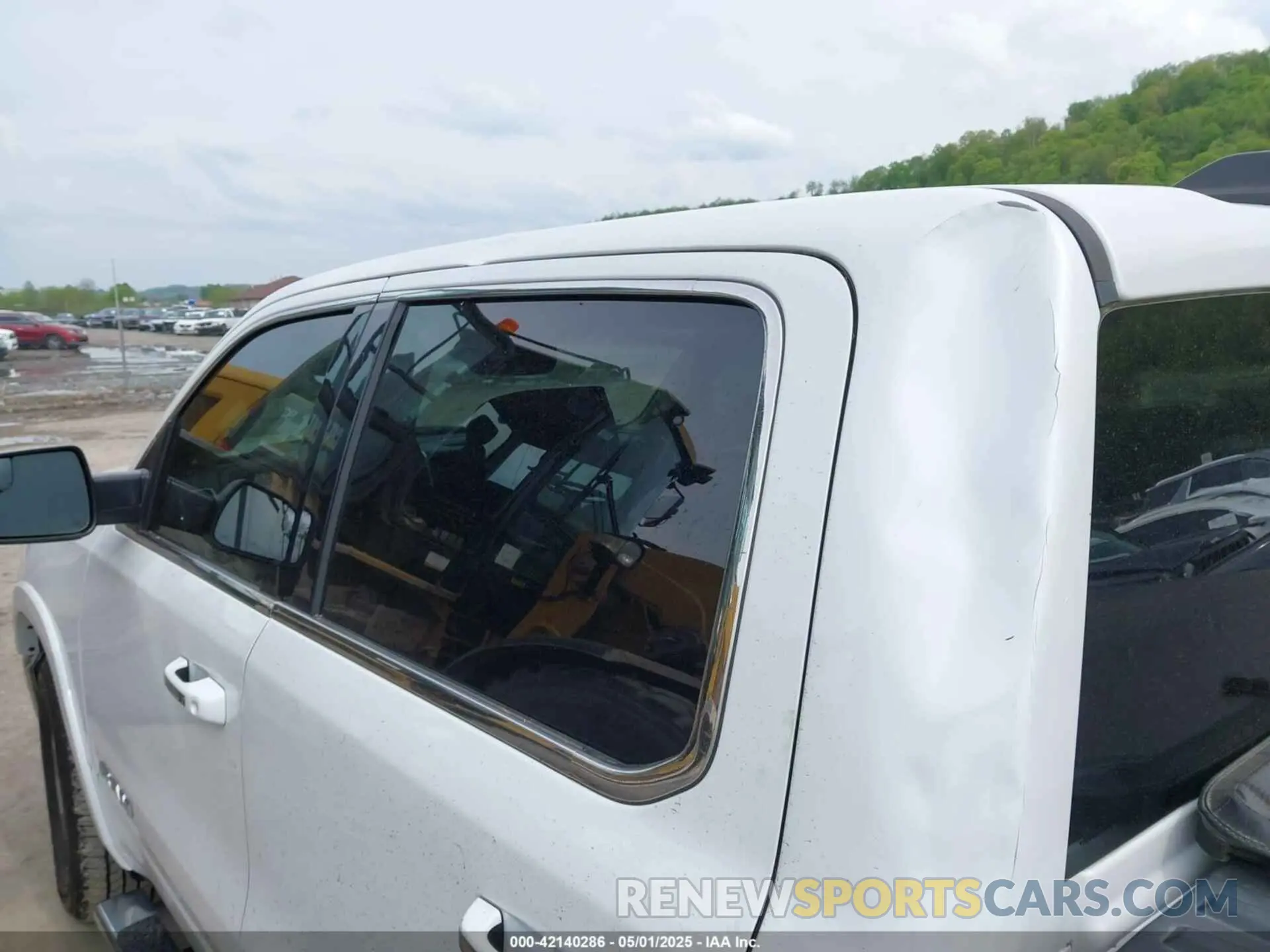 6 Photograph of a damaged car 1C6SRFJT9MN576017 RAM 1500 2021