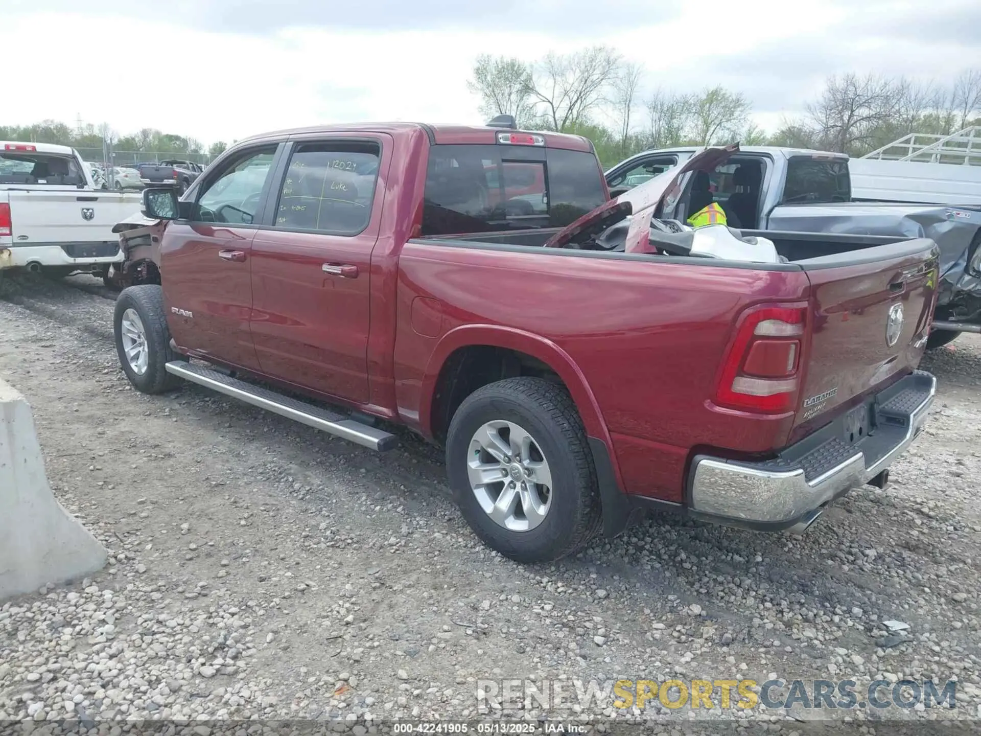 3 Photograph of a damaged car 1C6SRFJT9MN788514 RAM 1500 2021