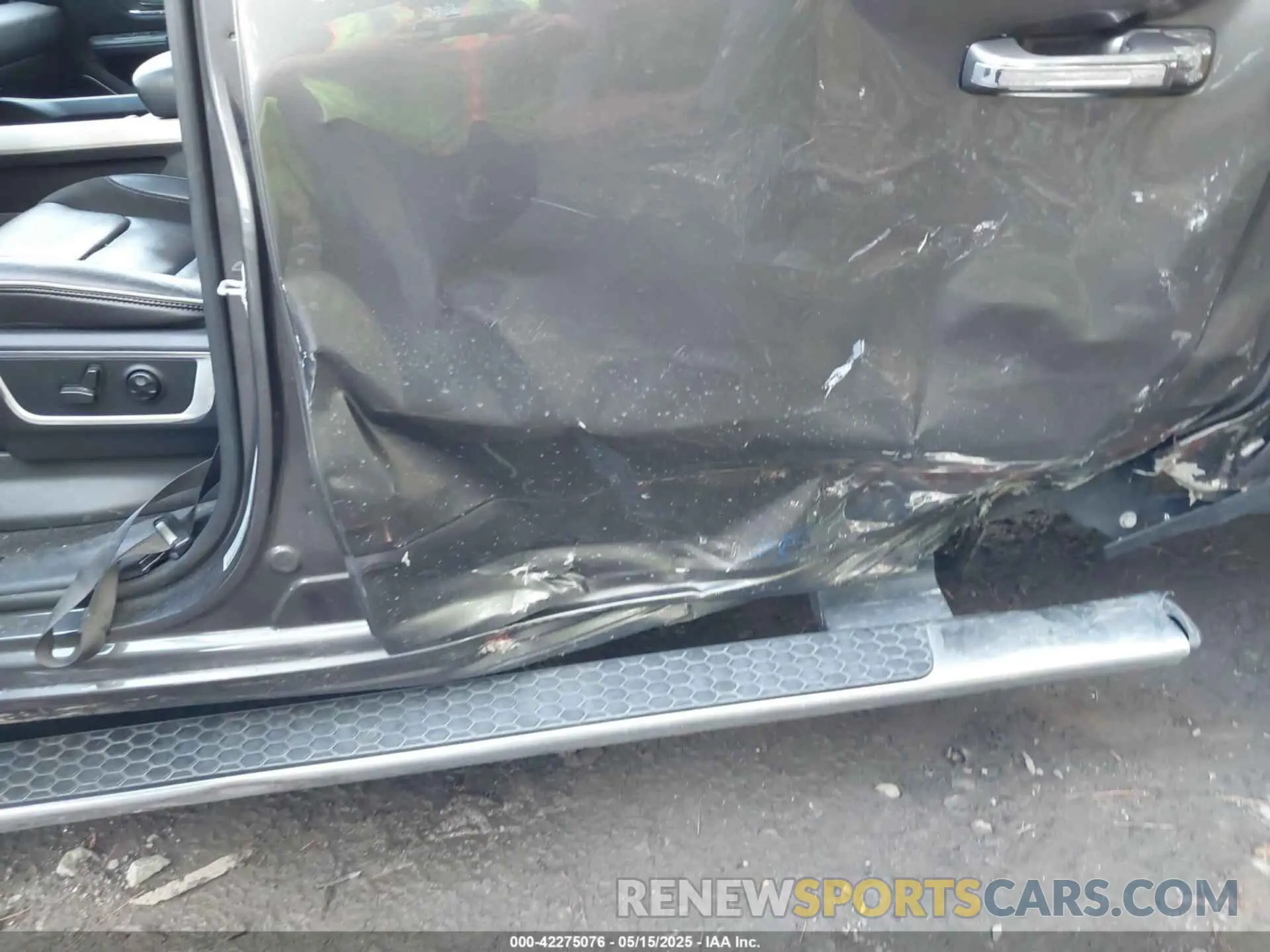 6 Photograph of a damaged car 1C6SRFJTXMN734090 RAM 1500 2021