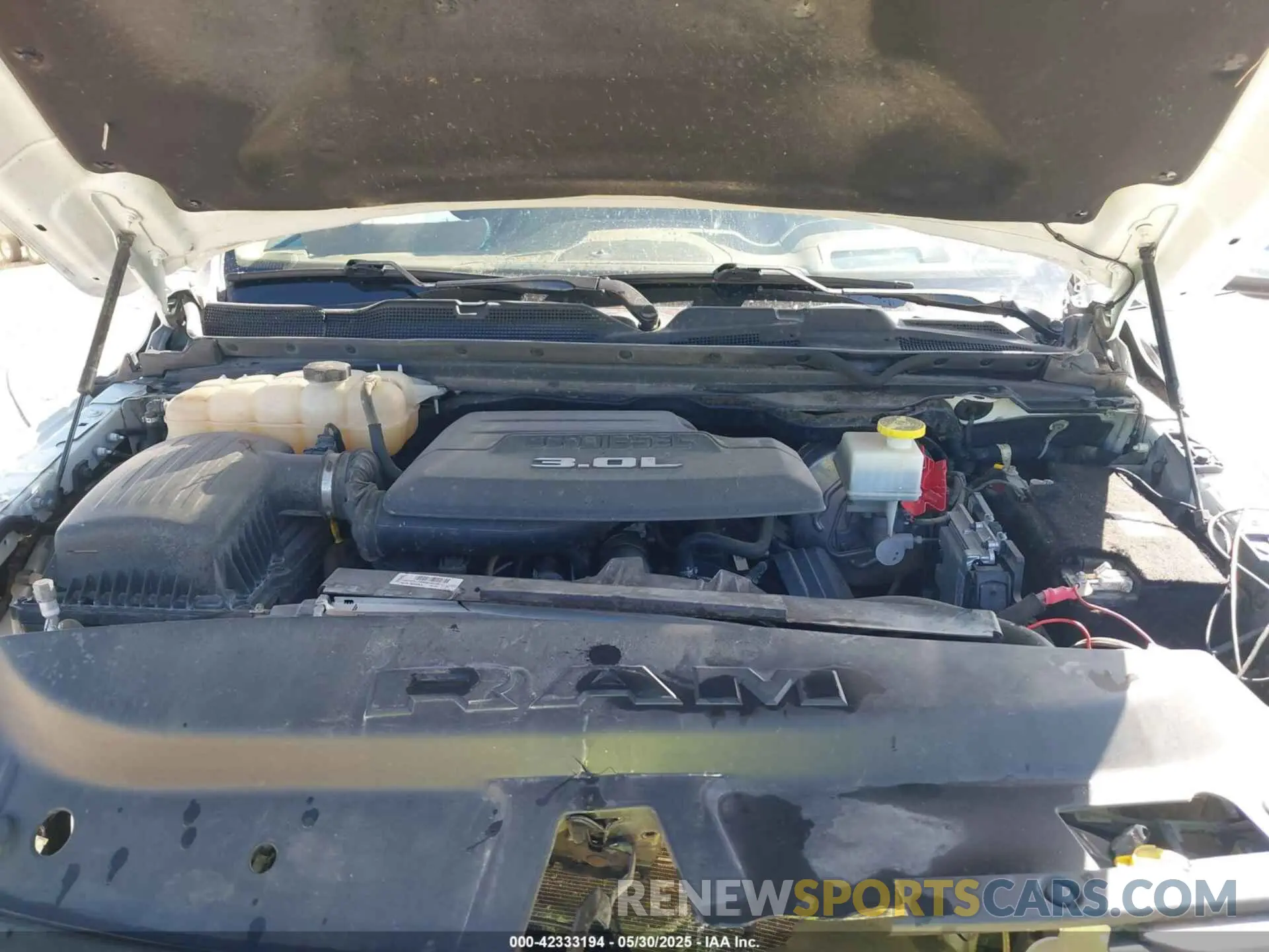 10 Photograph of a damaged car 1C6SRFKM7MN748441 RAM 1500 2021