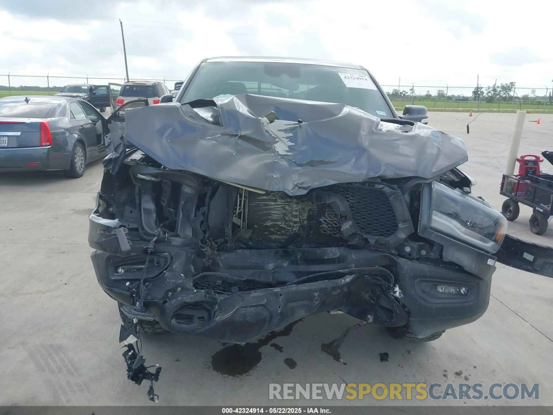 11 Photograph of a damaged car 1C6SRFLT7MN537312 RAM 1500 2021