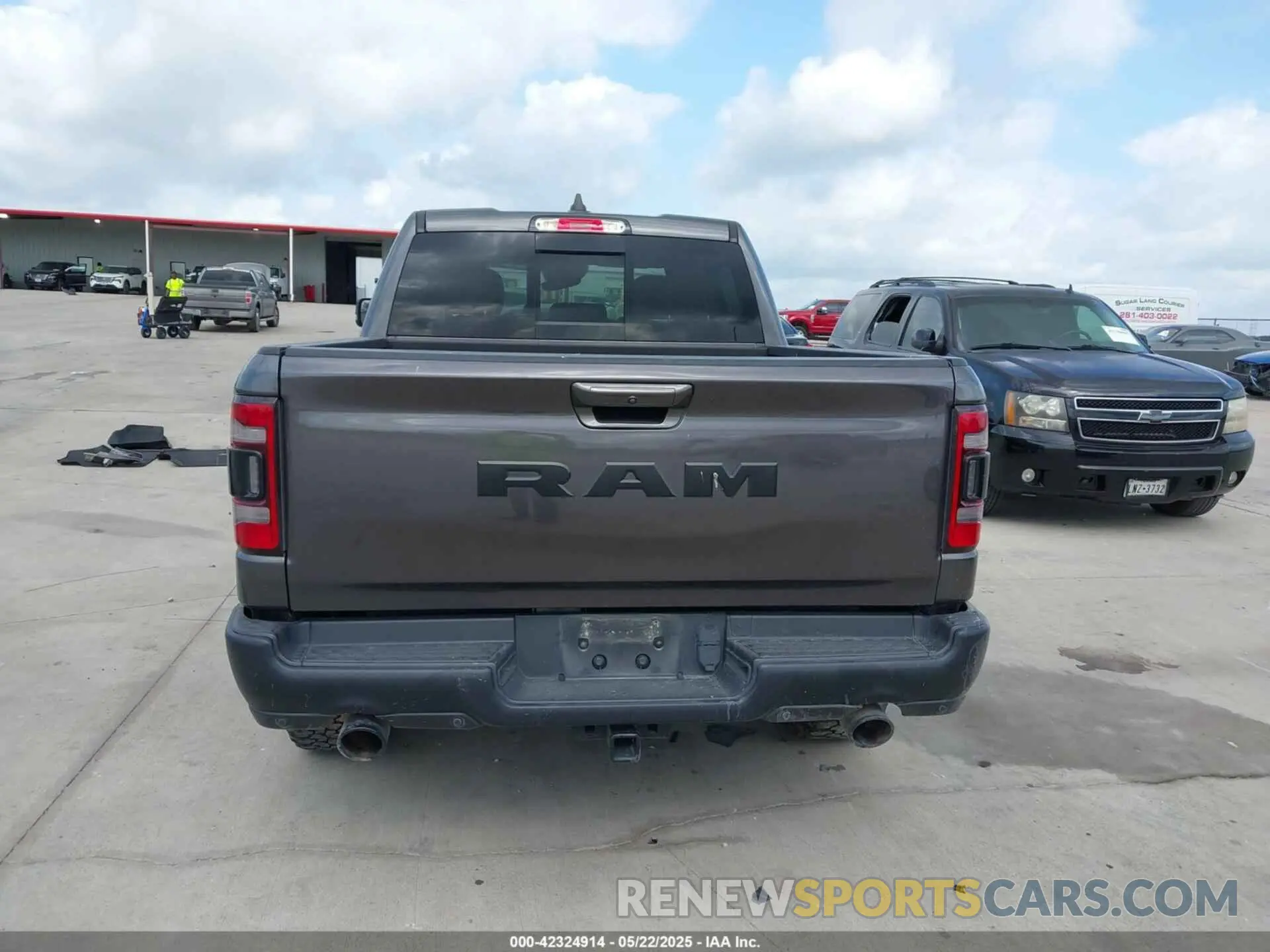 15 Photograph of a damaged car 1C6SRFLT7MN537312 RAM 1500 2021
