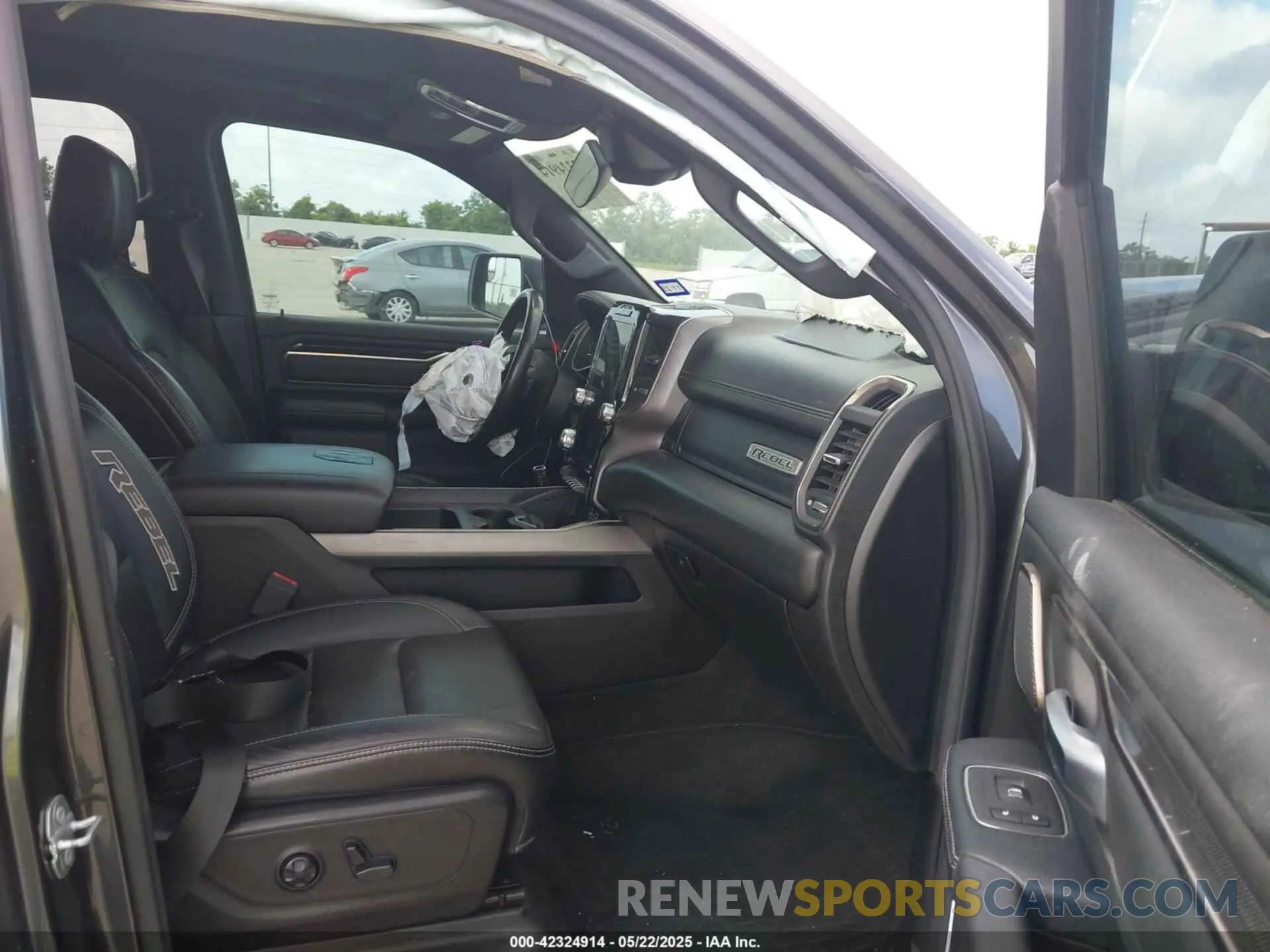 5 Photograph of a damaged car 1C6SRFLT7MN537312 RAM 1500 2021