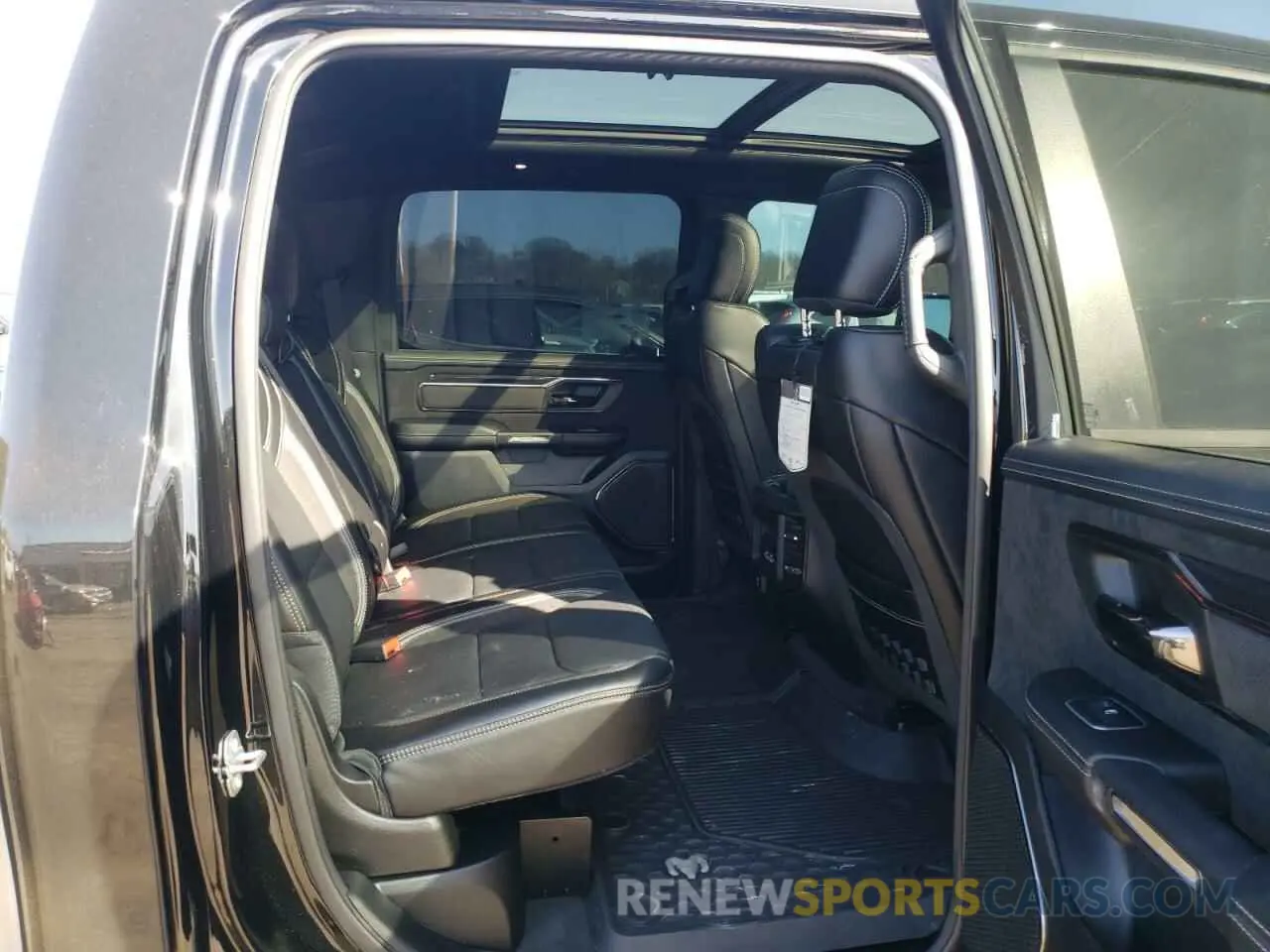 10 Photograph of a damaged car 1C6SRFU90MN901475 RAM 1500 2021