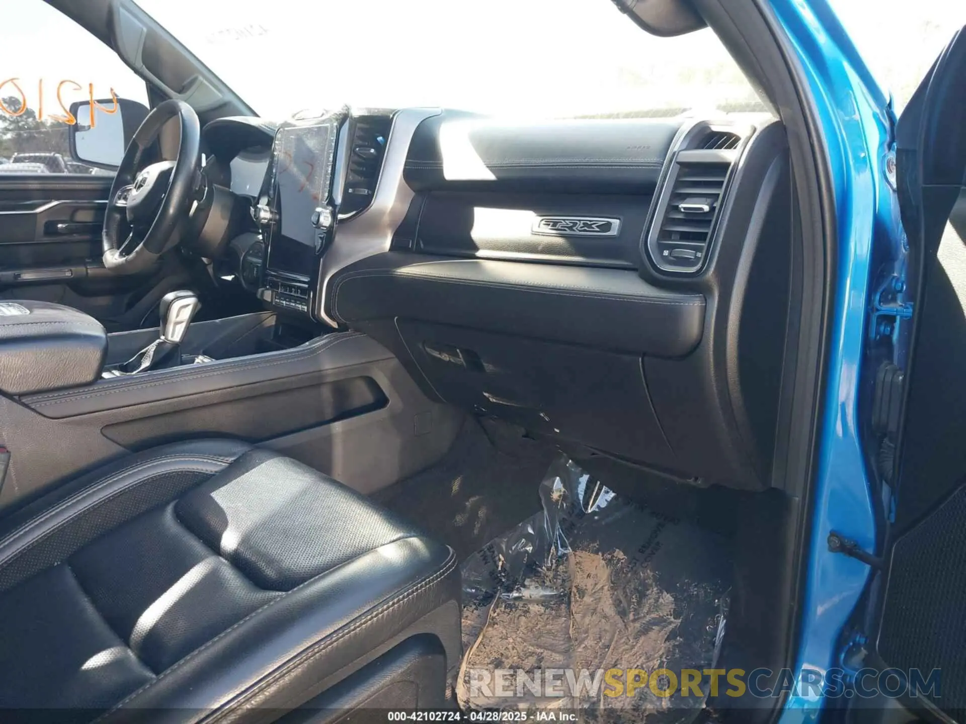 5 Photograph of a damaged car 1C6SRFU91MN900450 RAM 1500 2021