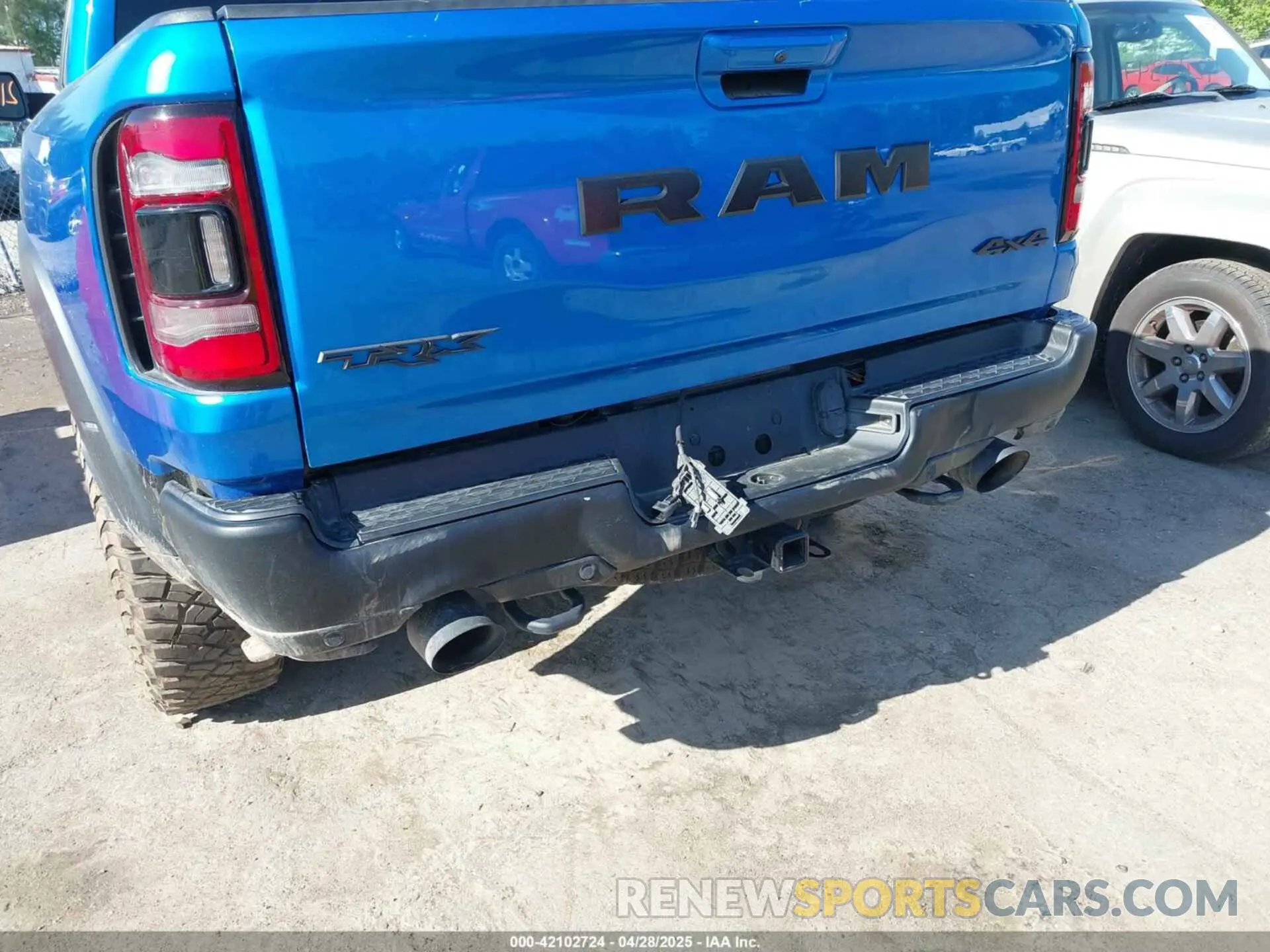 6 Photograph of a damaged car 1C6SRFU91MN900450 RAM 1500 2021