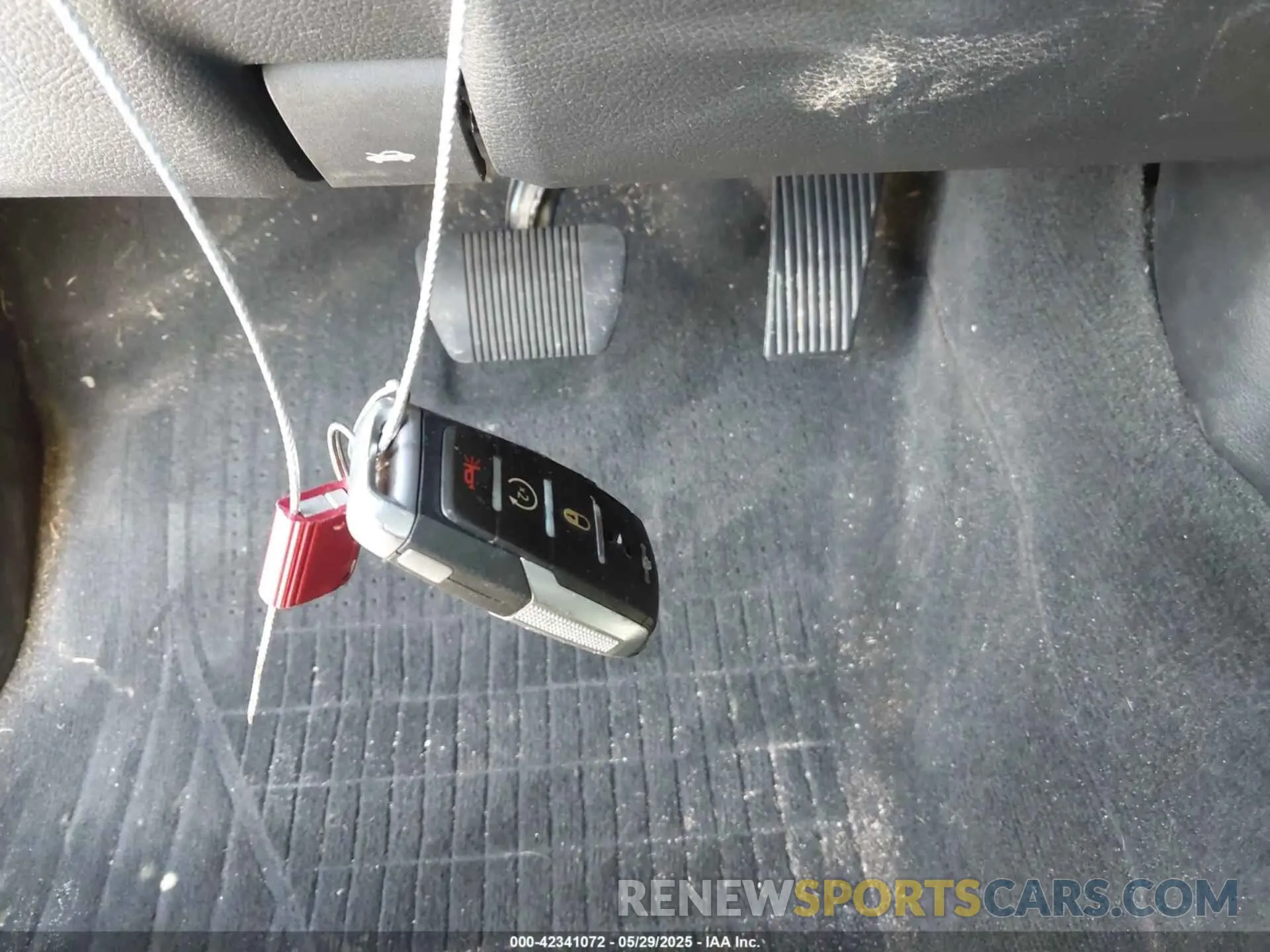 11 Photograph of a damaged car 1C6SRFU92MN819375 RAM 1500 2021