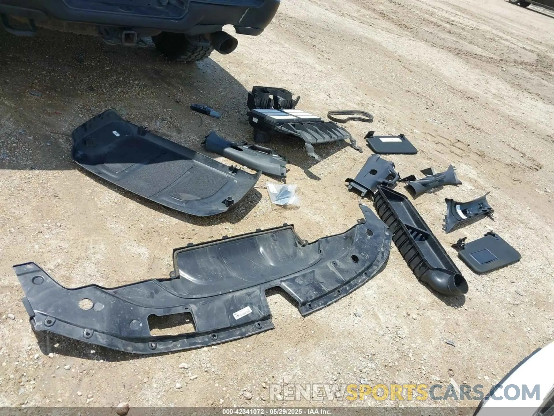 12 Photograph of a damaged car 1C6SRFU92MN819375 RAM 1500 2021