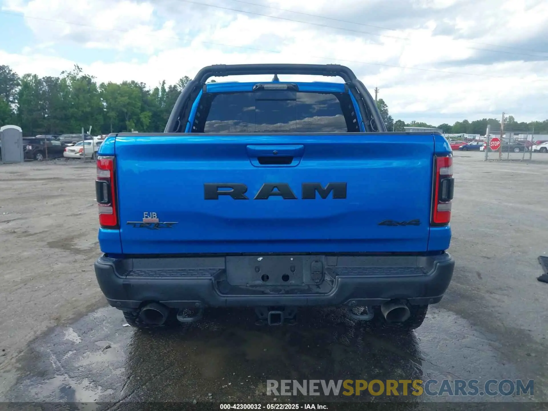 15 Photograph of a damaged car 1C6SRFU98MN804461 RAM 1500 2021