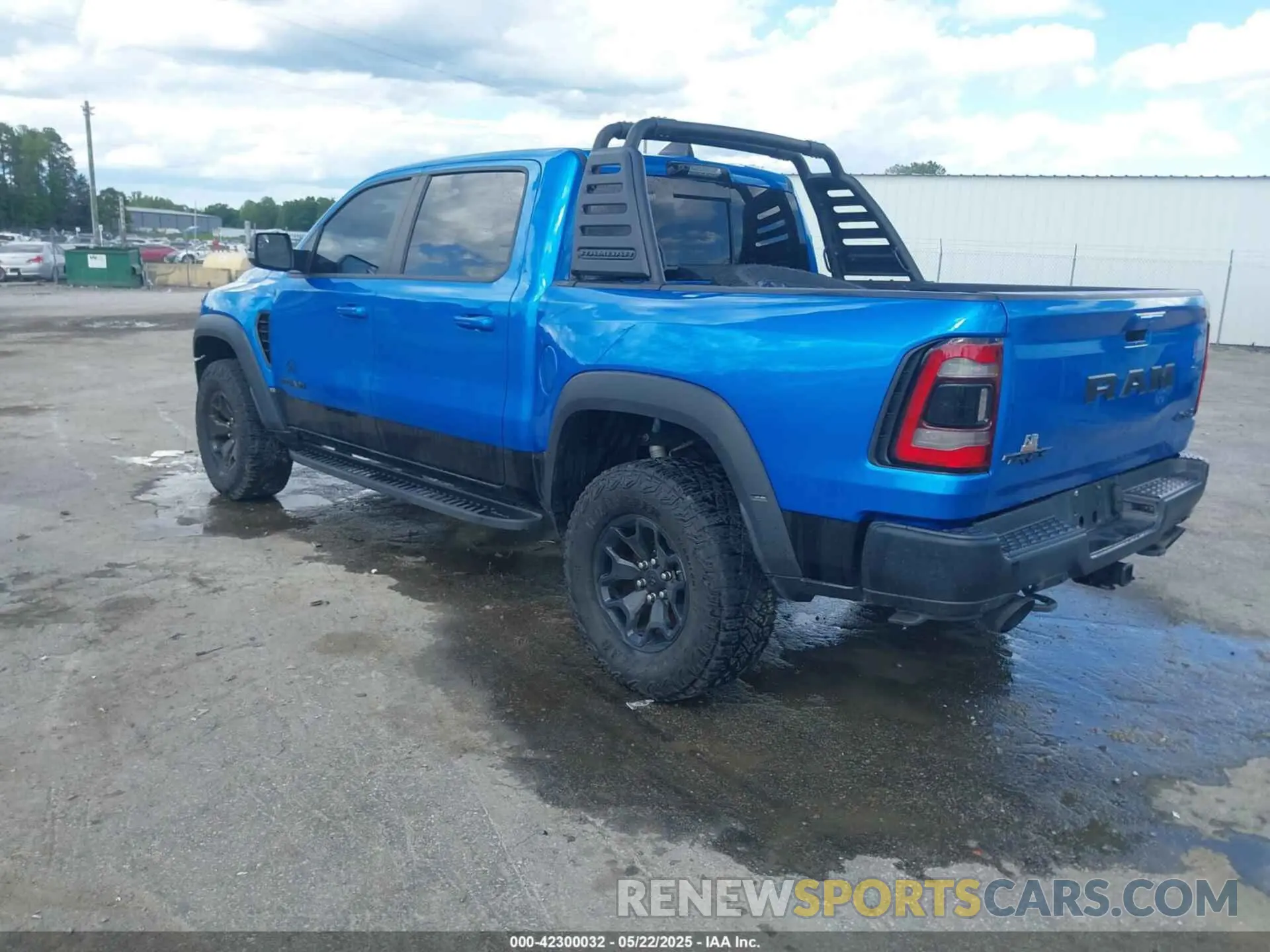 3 Photograph of a damaged car 1C6SRFU98MN804461 RAM 1500 2021