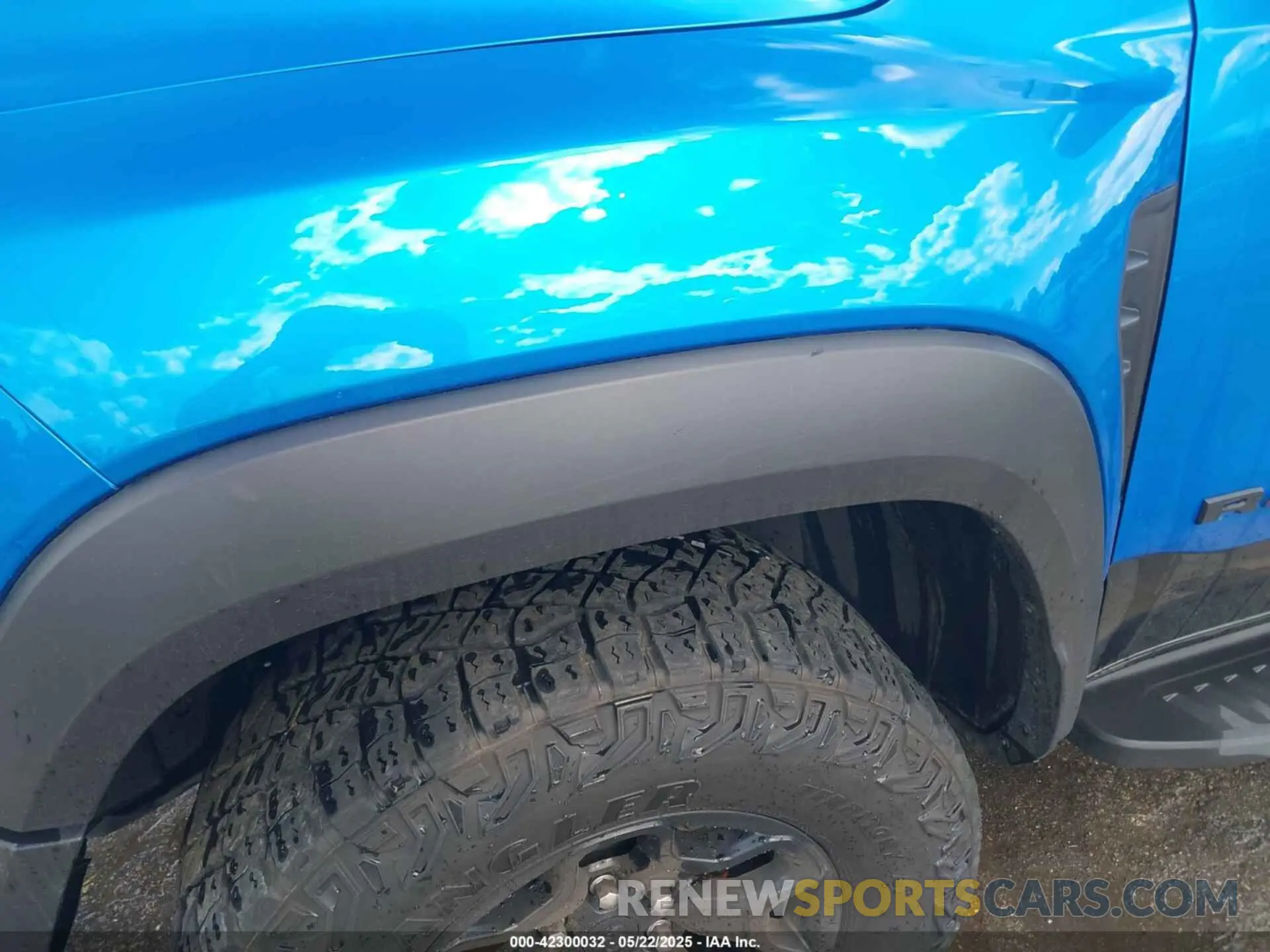 6 Photograph of a damaged car 1C6SRFU98MN804461 RAM 1500 2021