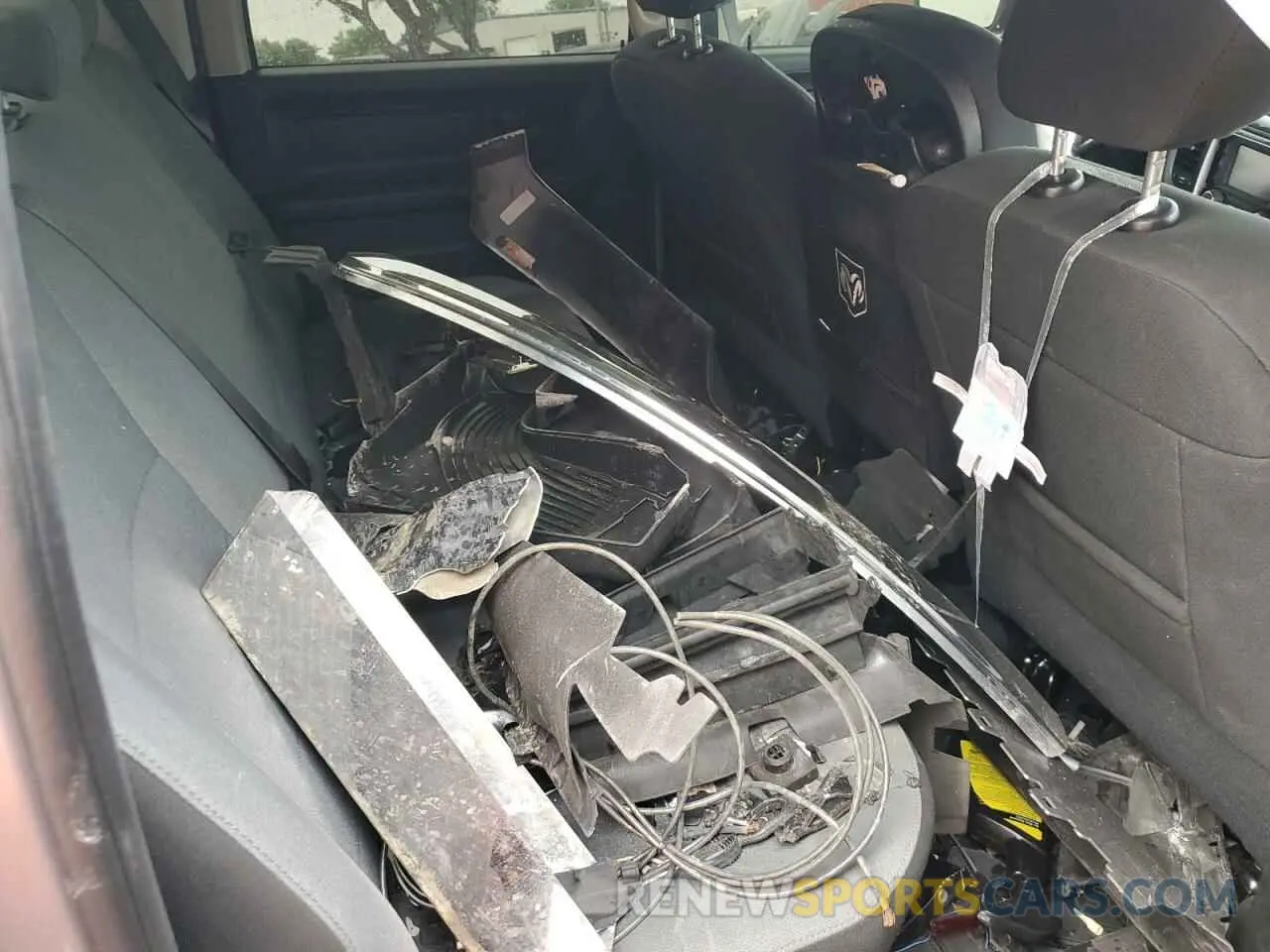 10 Photograph of a damaged car 3C6RR6KG3MG587376 RAM 1500 2021