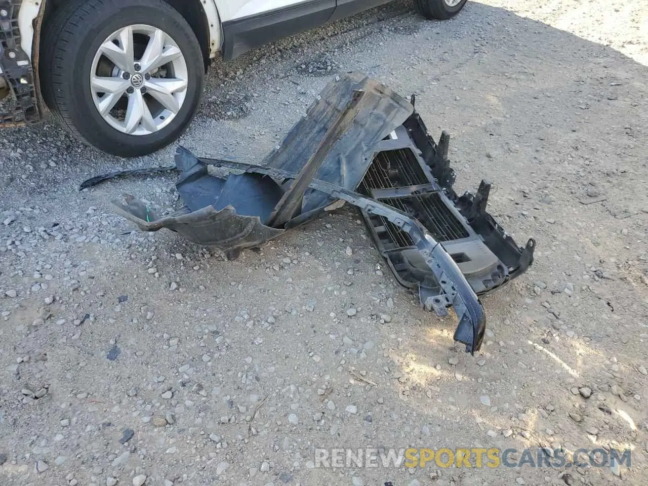 12 Photograph of a damaged car 1C6RREBG0NN372959 RAM 1500 2022