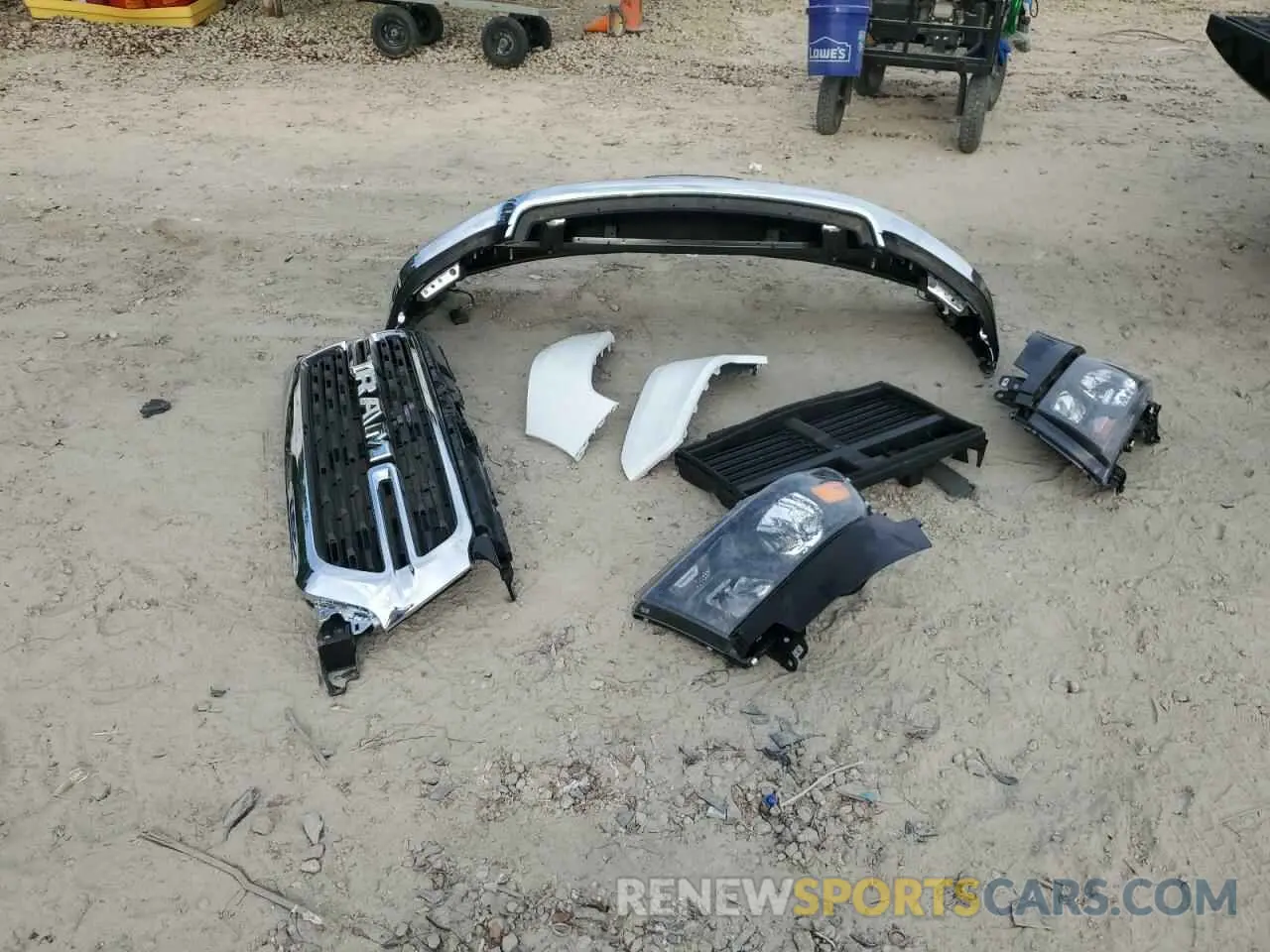 12 Photograph of a damaged car 1C6RREBG3NN336196 RAM 1500 2022