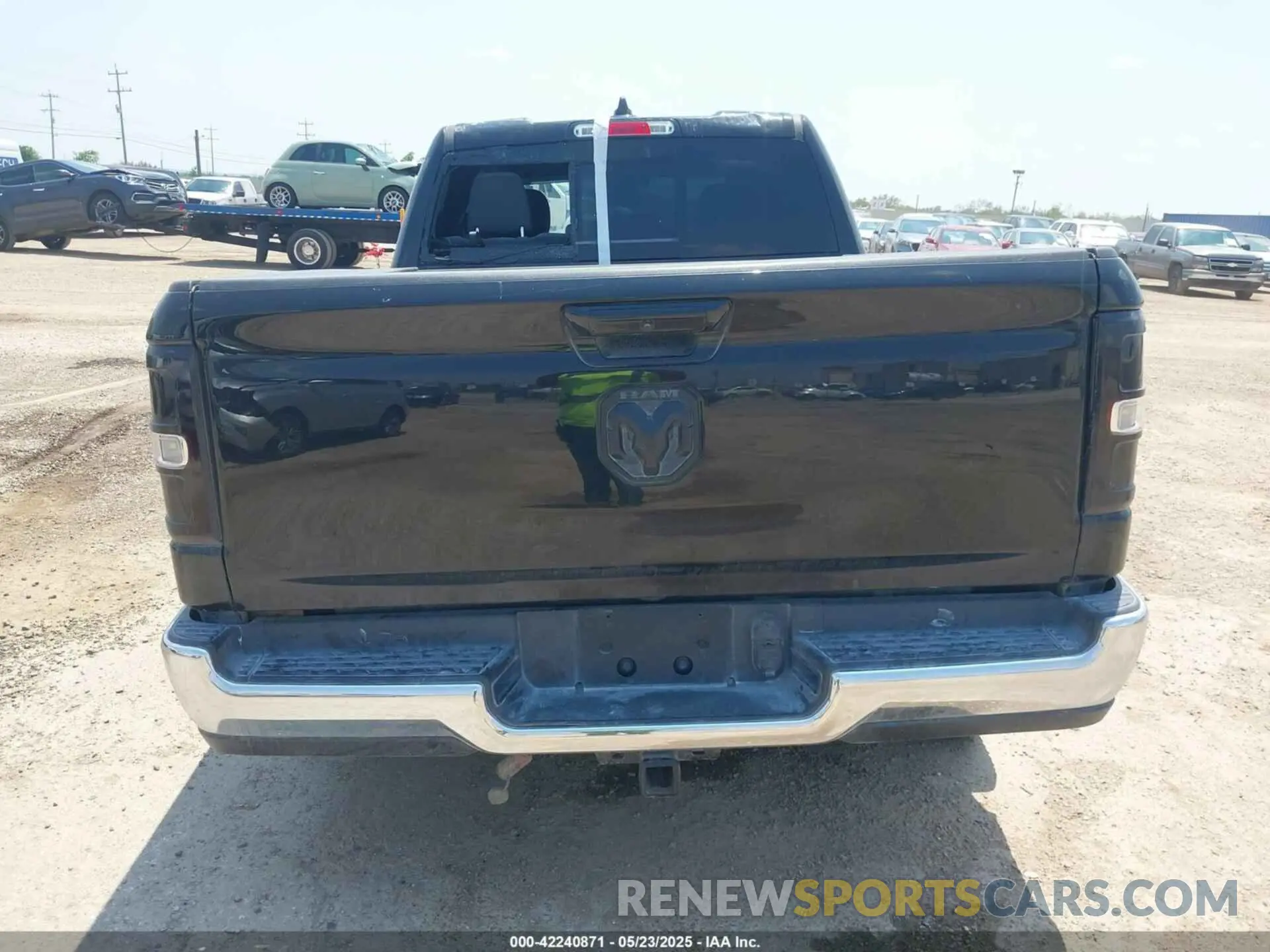 16 Photograph of a damaged car 1C6RREBGXNN268155 RAM 1500 2022