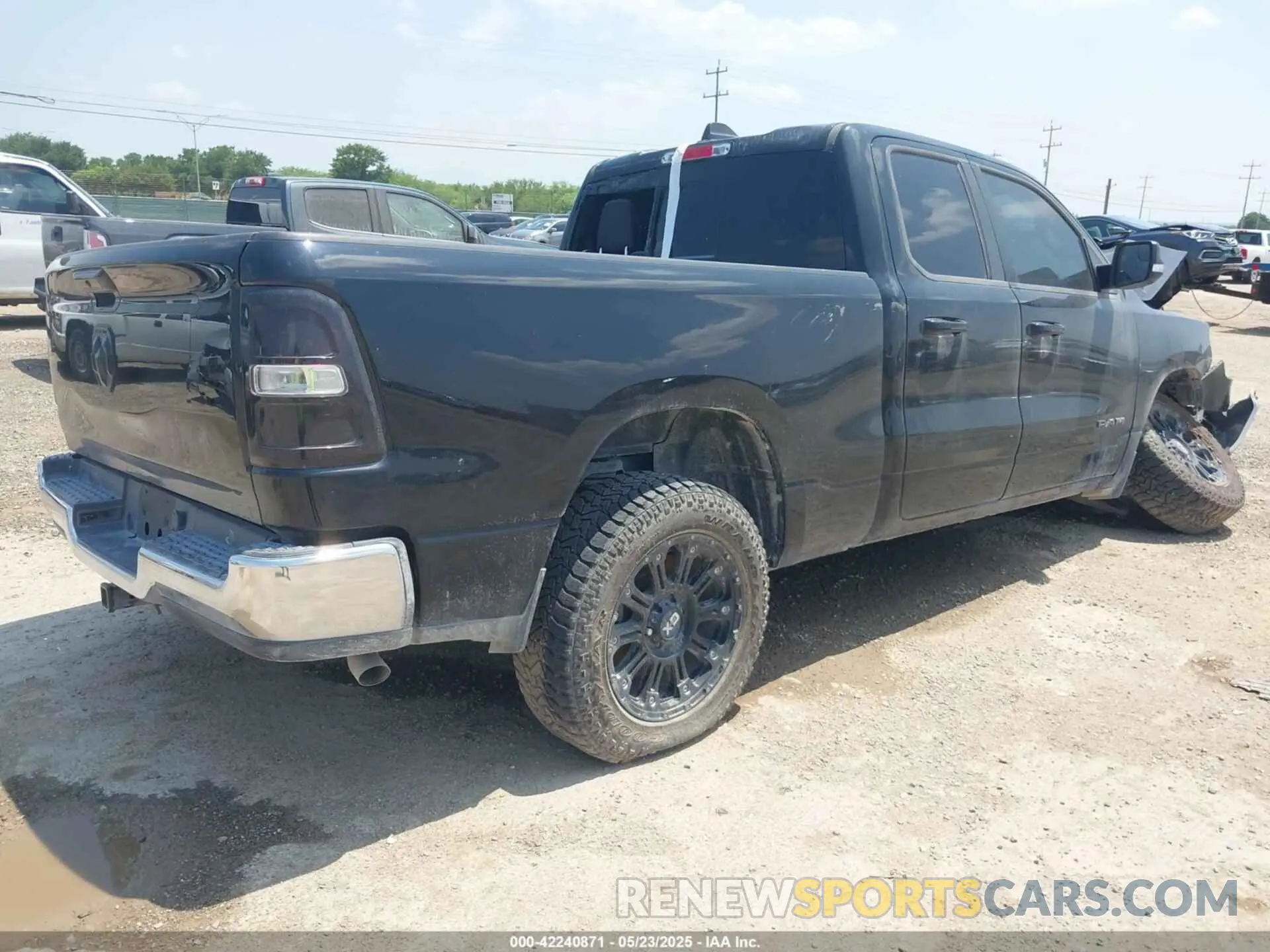 4 Photograph of a damaged car 1C6RREBGXNN268155 RAM 1500 2022