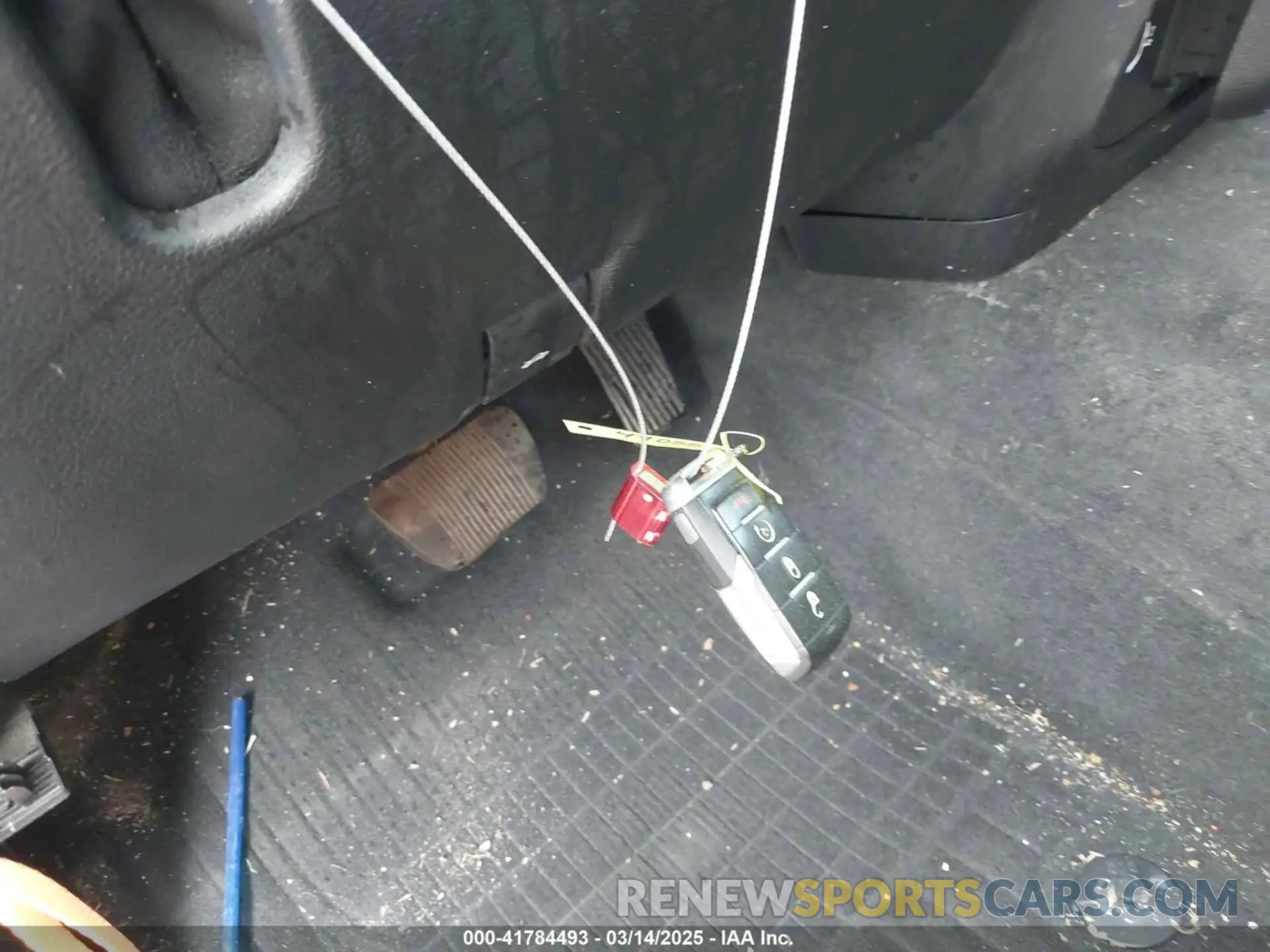 11 Photograph of a damaged car 1C6RREBT2NN228066 RAM 1500 2022
