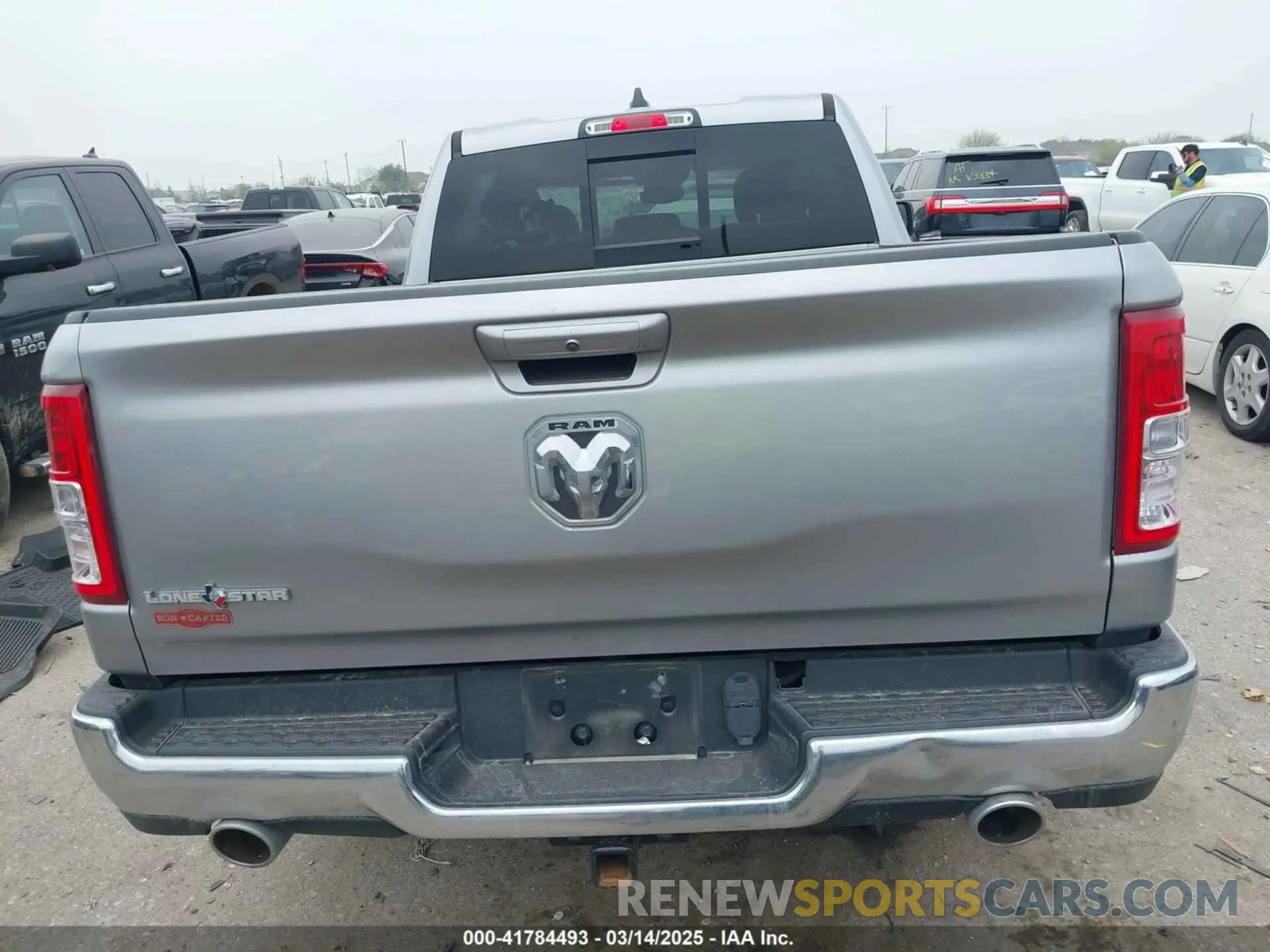 16 Photograph of a damaged car 1C6RREBT2NN228066 RAM 1500 2022