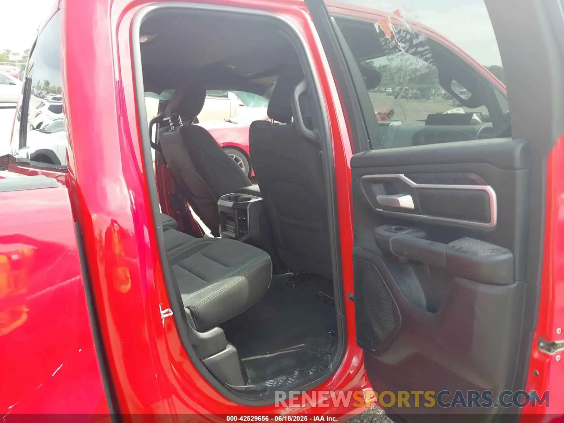 8 Photograph of a damaged car 1C6RREBT3NN377330 RAM 1500 2022