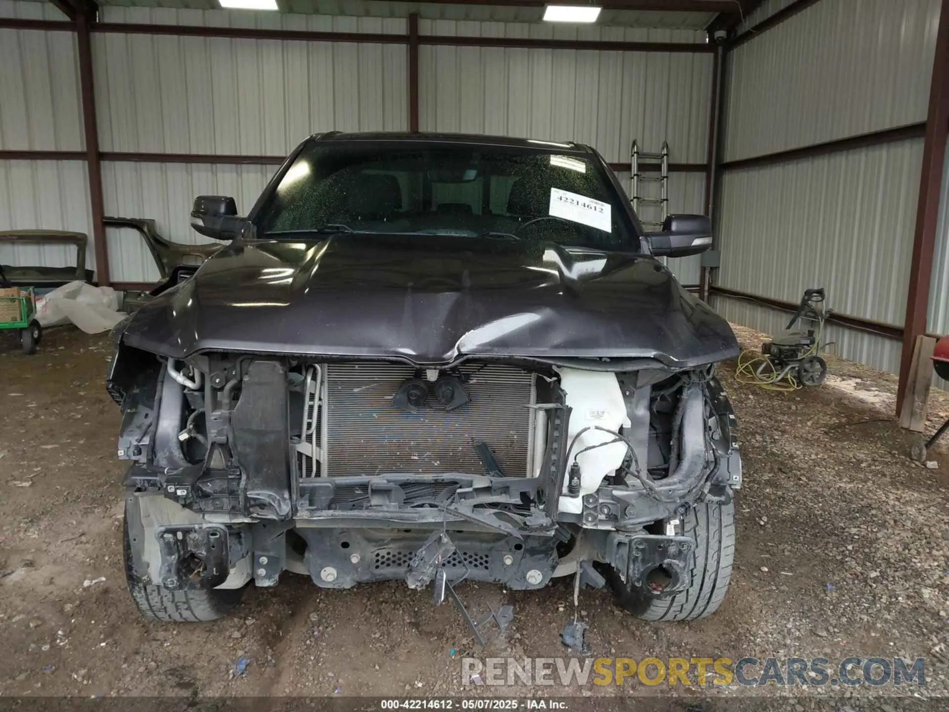 12 Photograph of a damaged car 1C6RREBT4NN152981 RAM 1500 2022