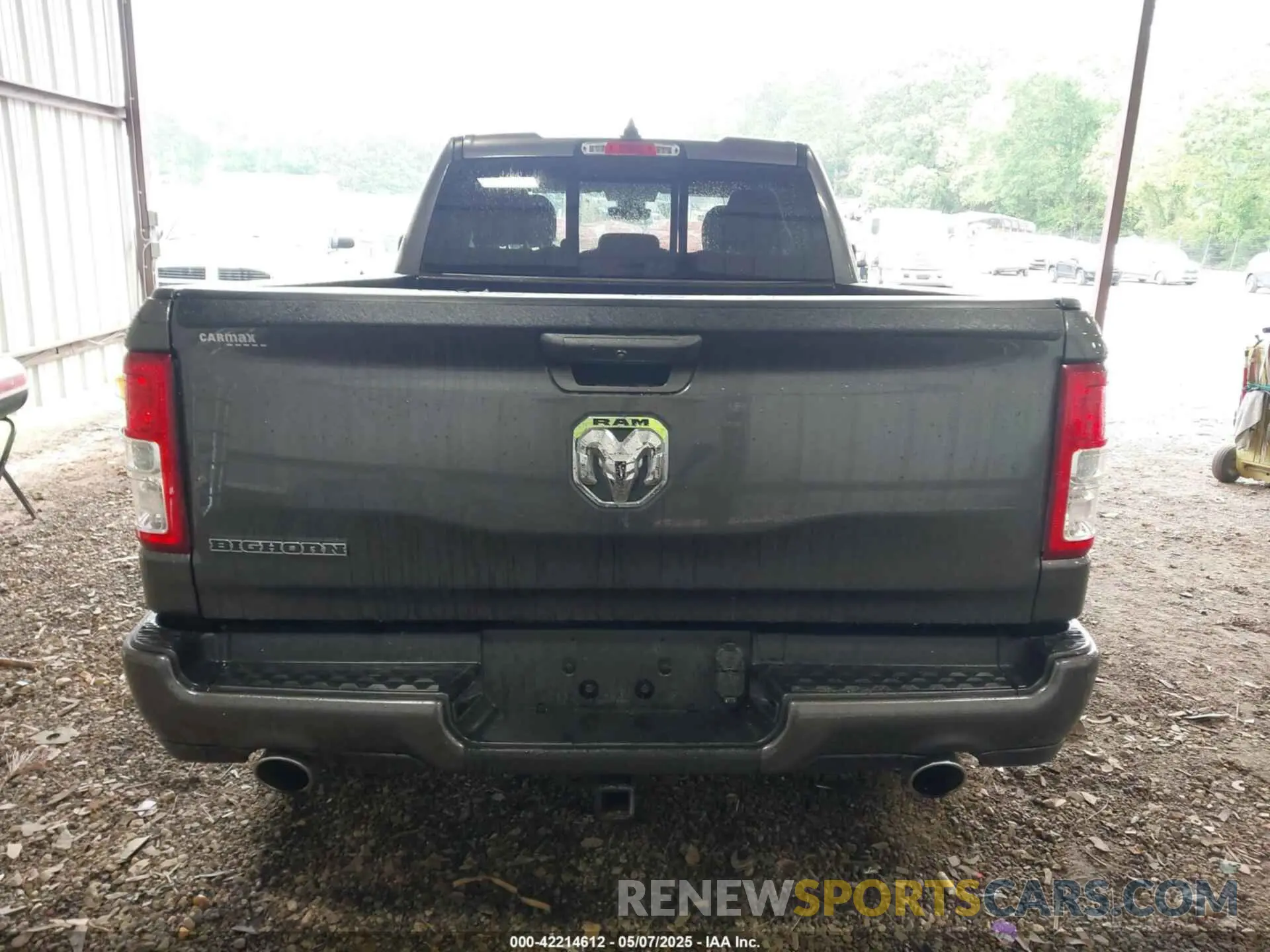 16 Photograph of a damaged car 1C6RREBT4NN152981 RAM 1500 2022