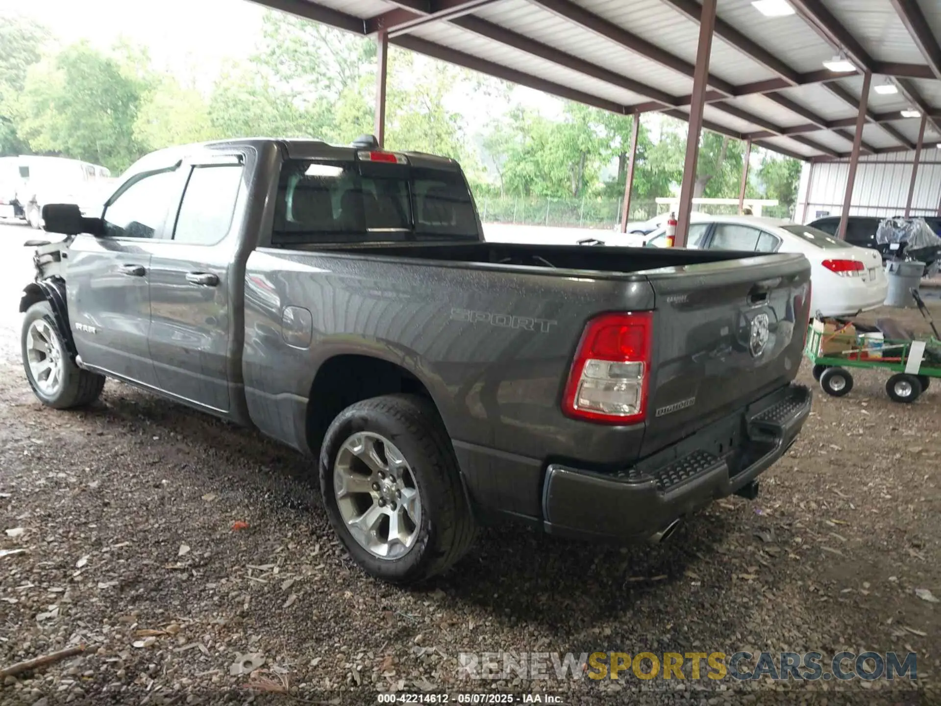 3 Photograph of a damaged car 1C6RREBT4NN152981 RAM 1500 2022