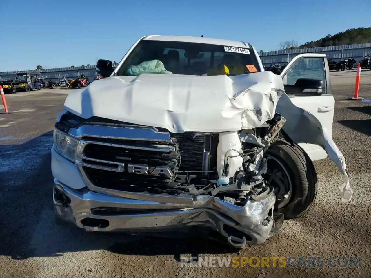 5 Photograph of a damaged car 1C6RREBT5NN389642 RAM 1500 2022